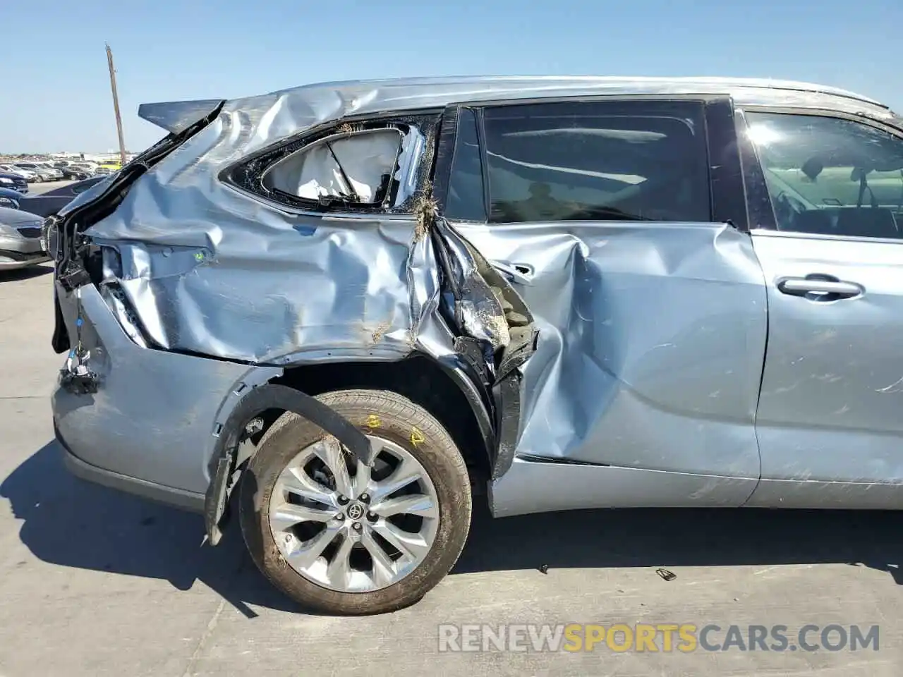 9 Photograph of a damaged car 5TDYZRAH4NS106425 TOYOTA HIGHLANDER 2022