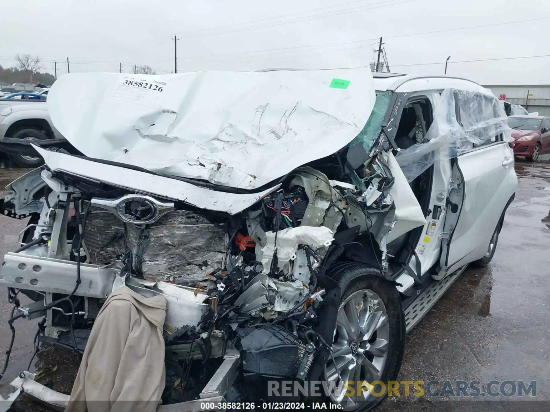 2 Photograph of a damaged car 5TDYZRAH6NS122657 TOYOTA HIGHLANDER 2022