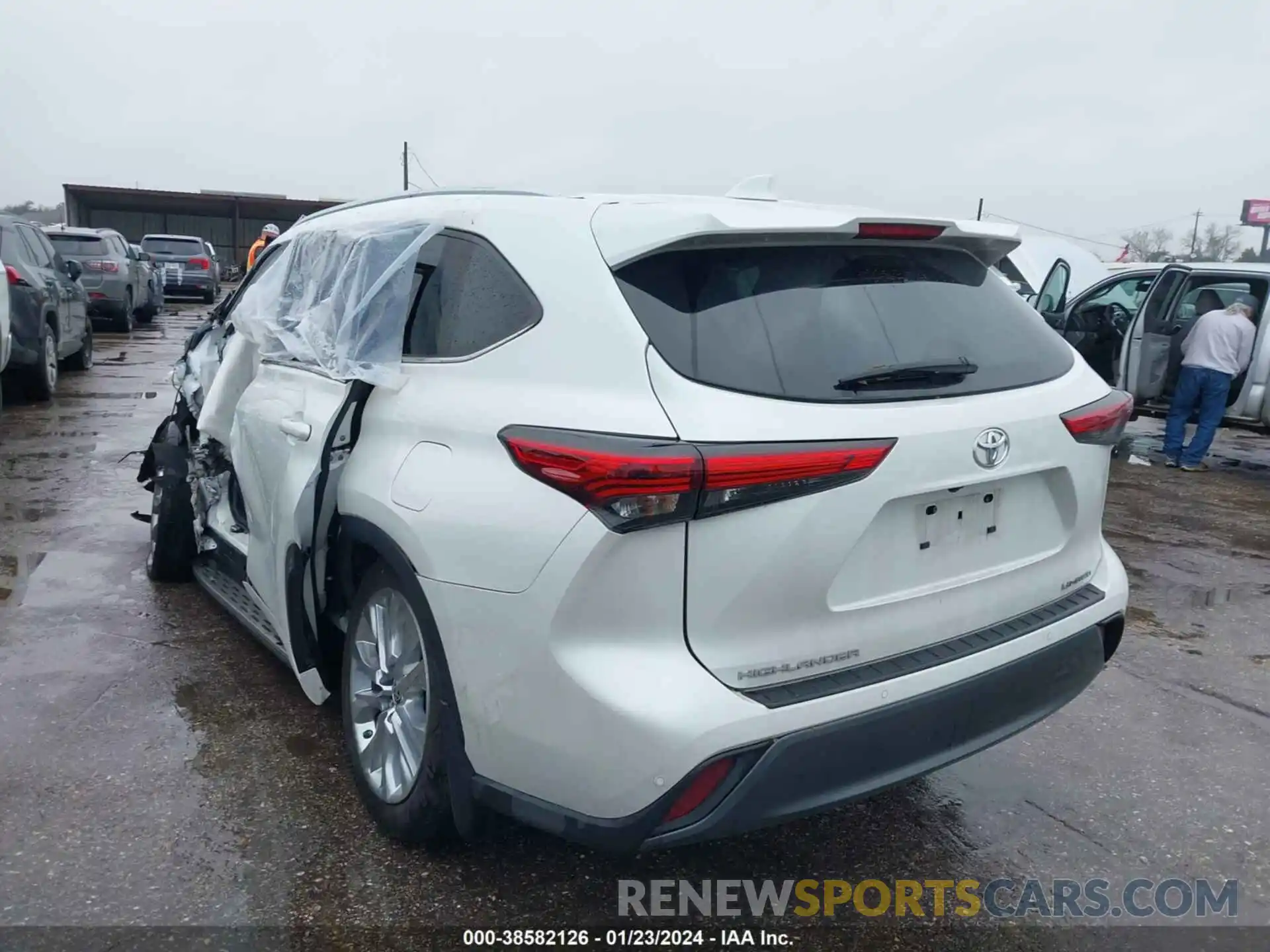 3 Photograph of a damaged car 5TDYZRAH6NS122657 TOYOTA HIGHLANDER 2022