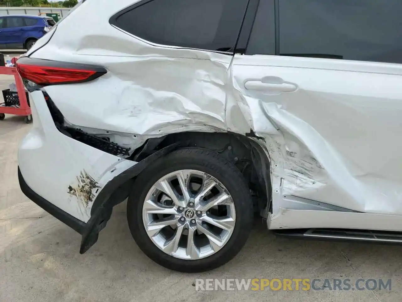 9 Photograph of a damaged car 5TDYZRAHXNS094409 TOYOTA HIGHLANDER 2022