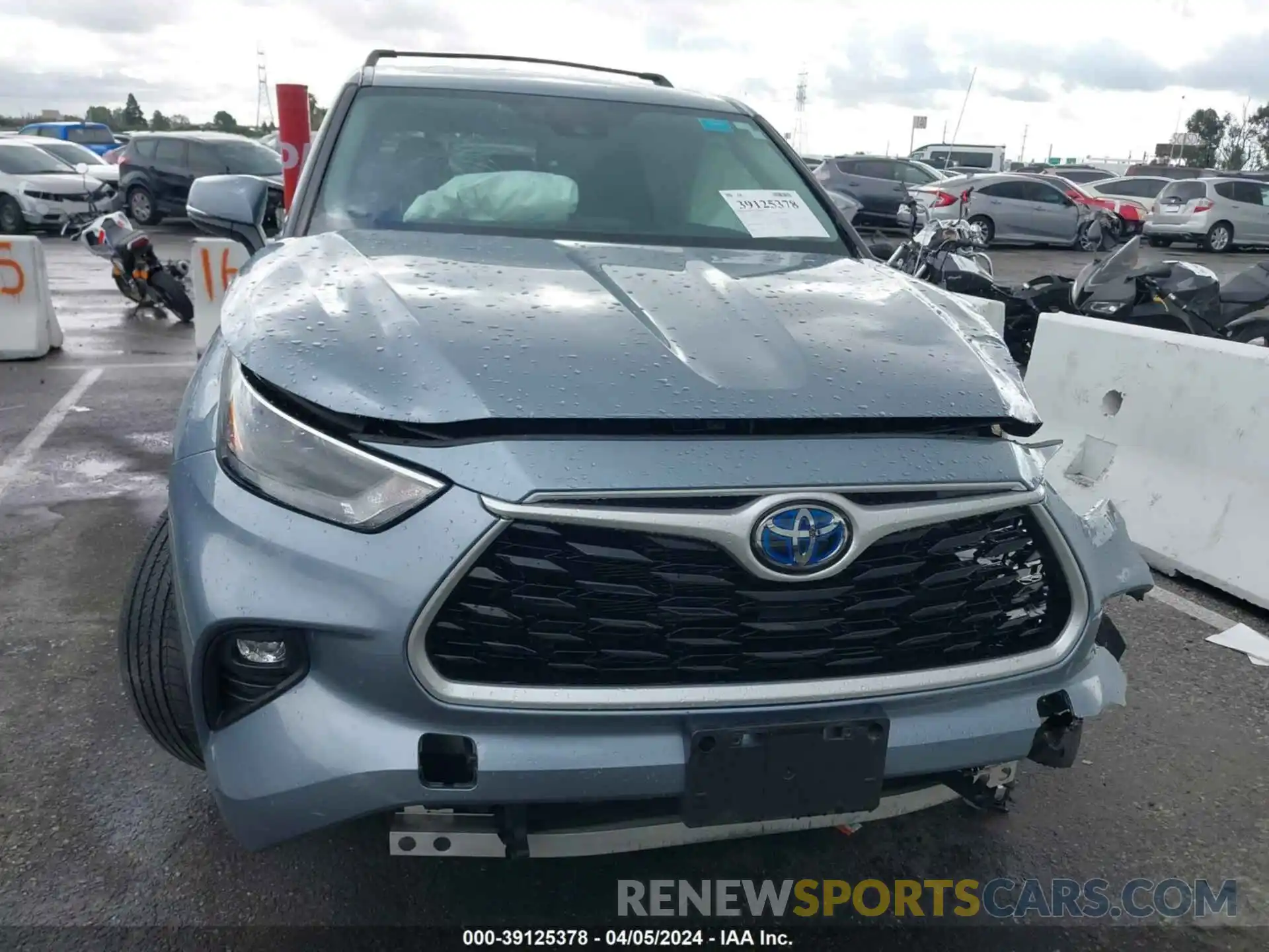 12 Photograph of a damaged car 5TDZARAHXNS014988 TOYOTA HIGHLANDER 2022