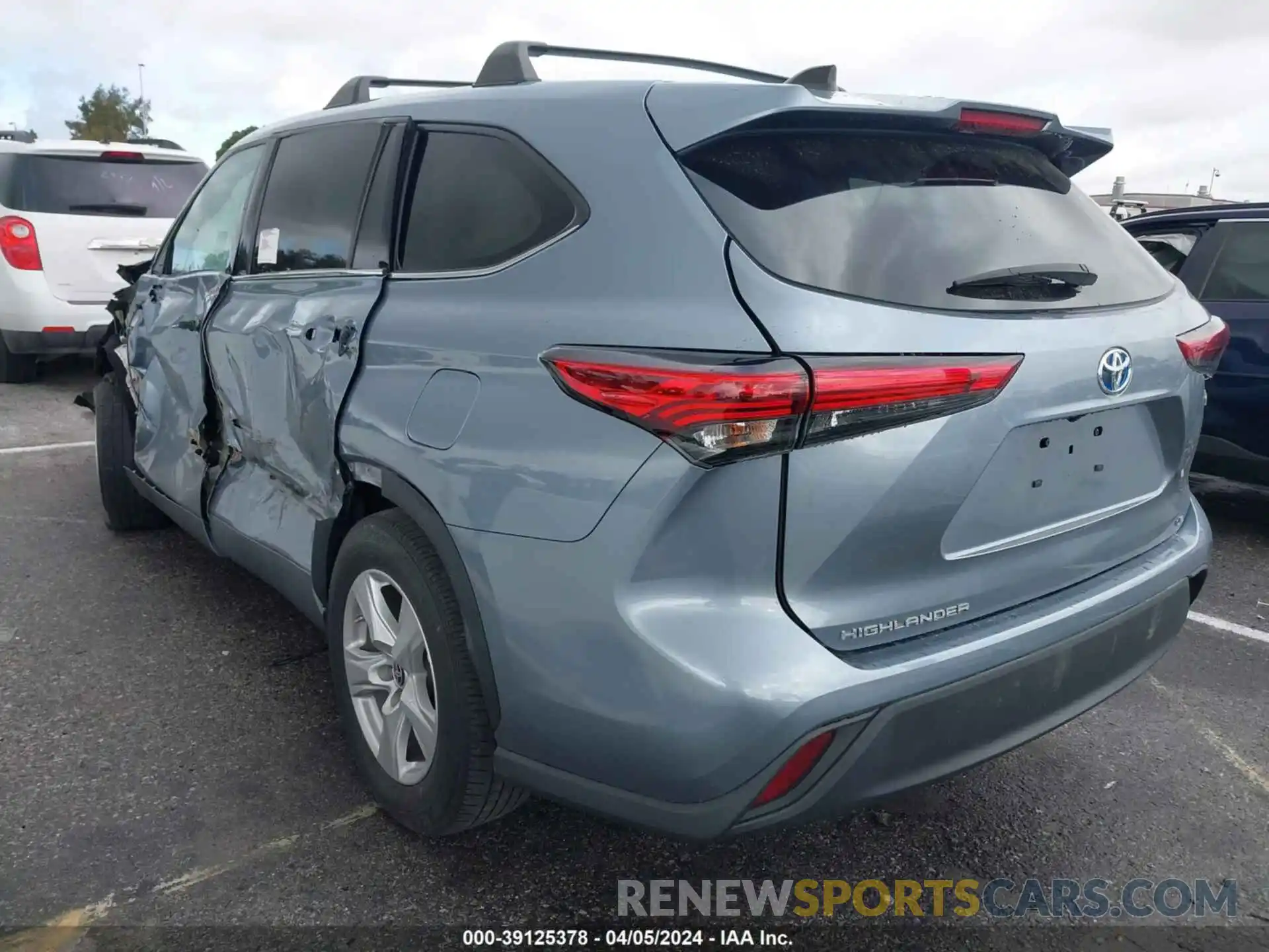 3 Photograph of a damaged car 5TDZARAHXNS014988 TOYOTA HIGHLANDER 2022