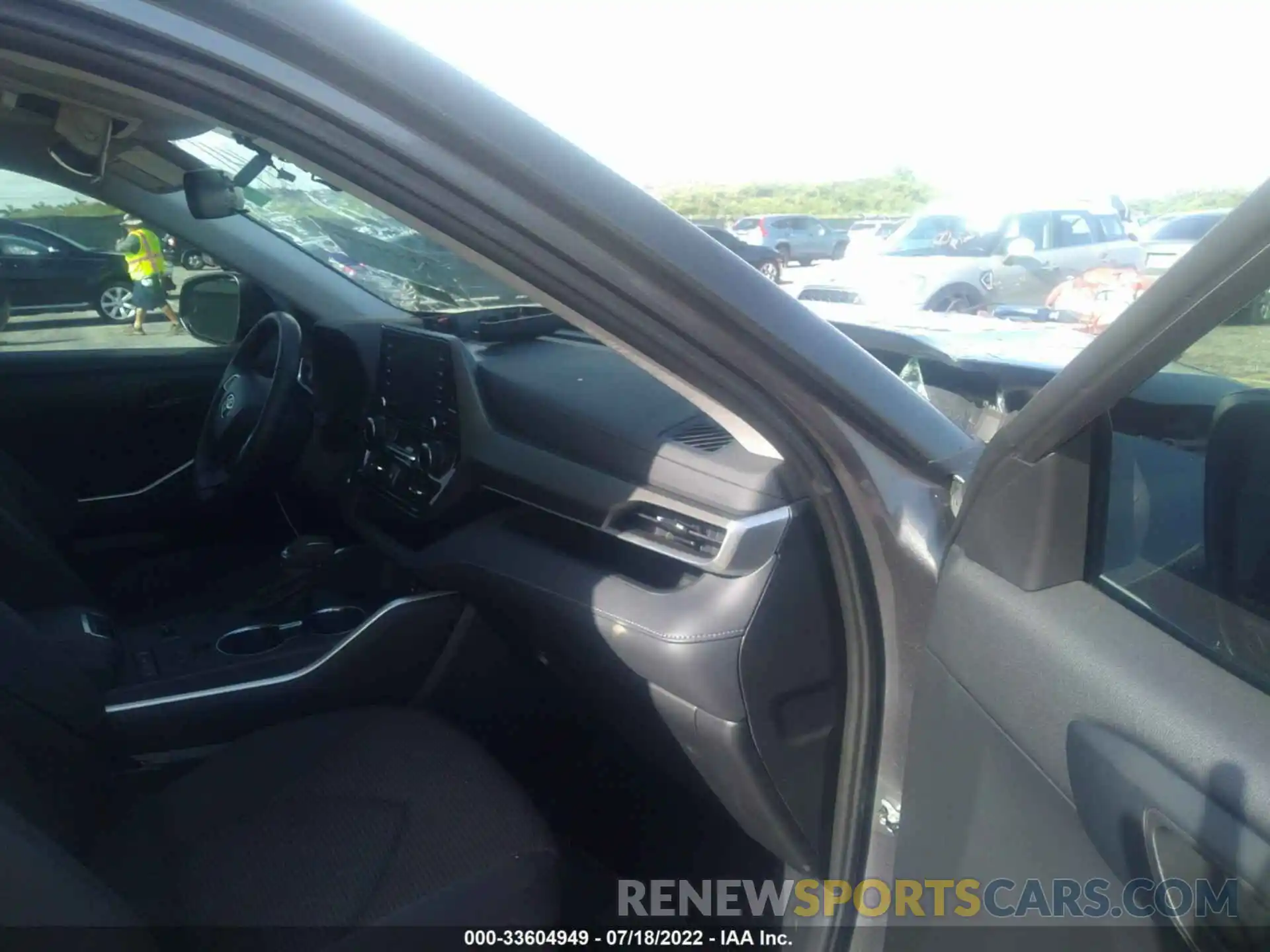 5 Photograph of a damaged car 5TDZZRAH0NS091412 TOYOTA HIGHLANDER 2022