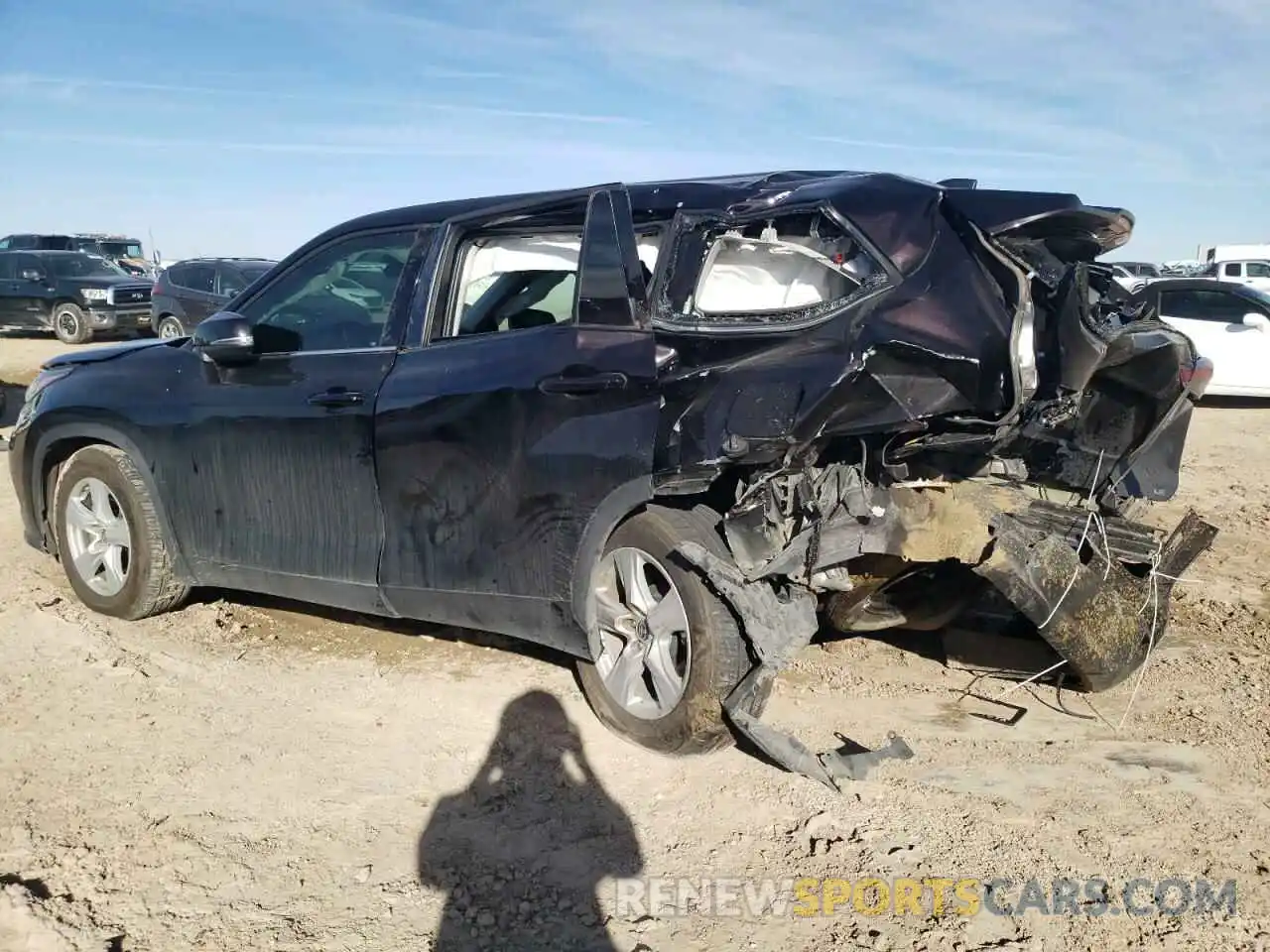 2 Photograph of a damaged car 5TDZZRAH1NS134073 TOYOTA HIGHLANDER 2022