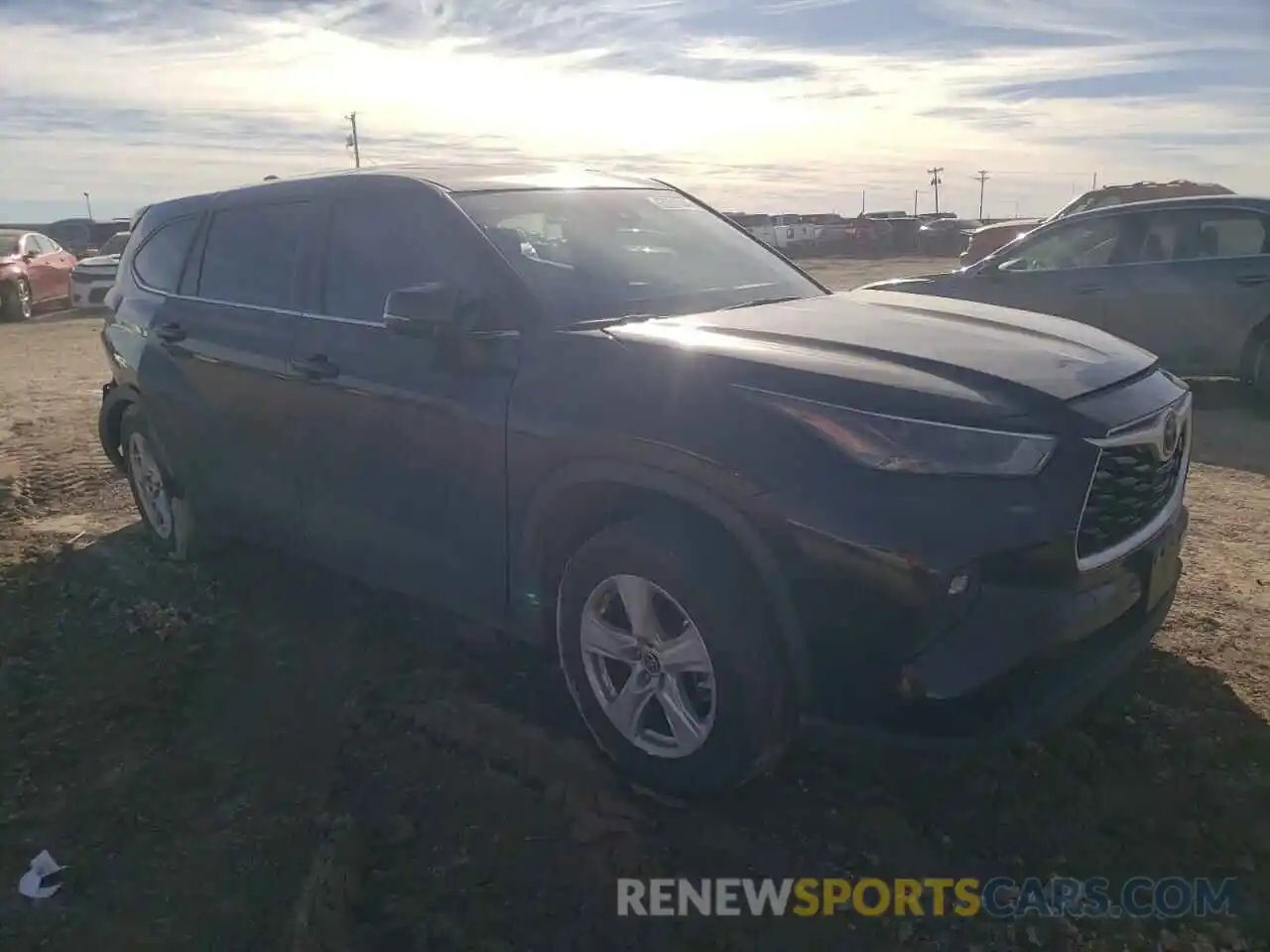 4 Photograph of a damaged car 5TDZZRAH1NS134073 TOYOTA HIGHLANDER 2022