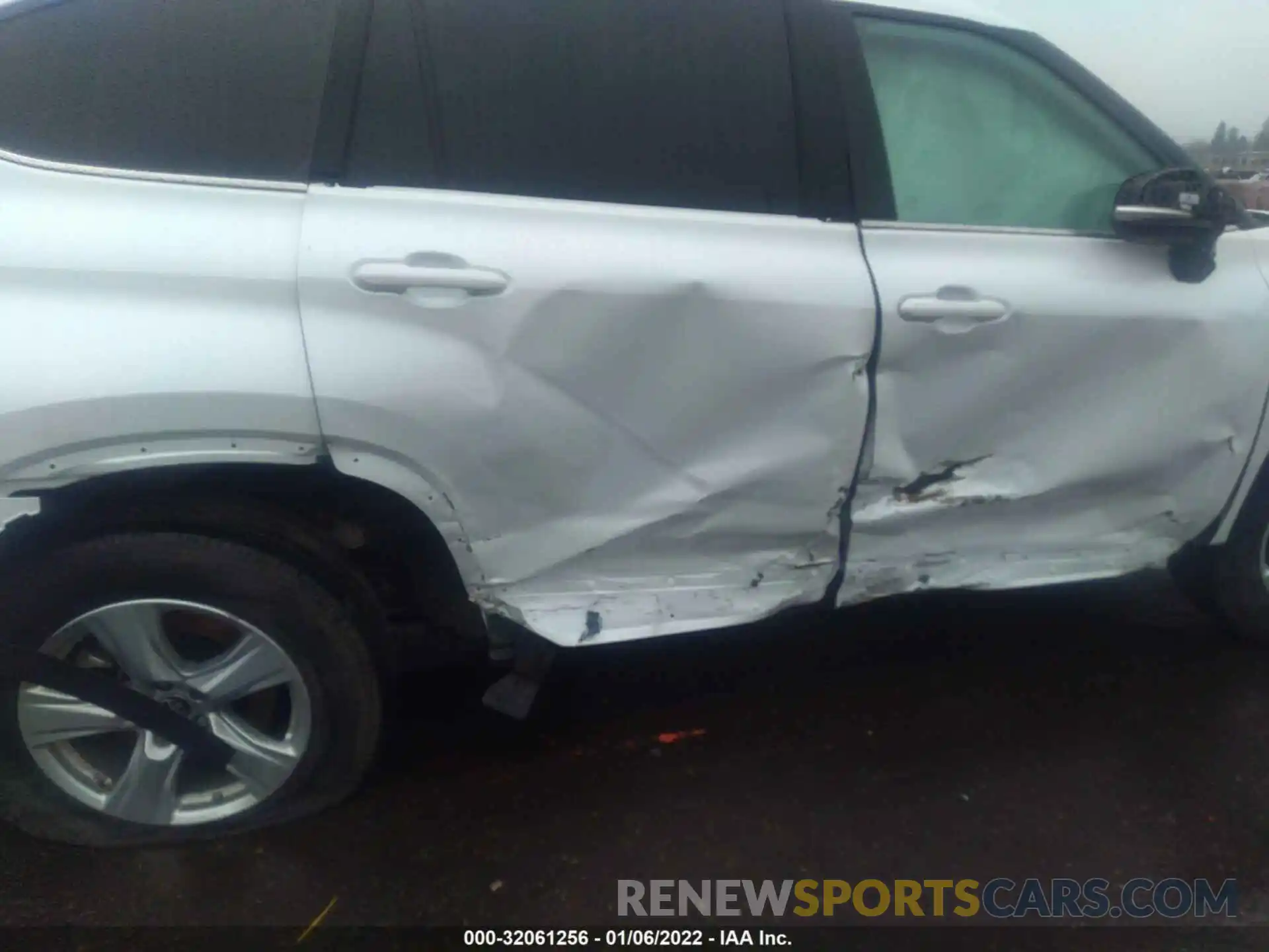 6 Photograph of a damaged car 5TDZZRAH1NS539219 TOYOTA HIGHLANDER 2022