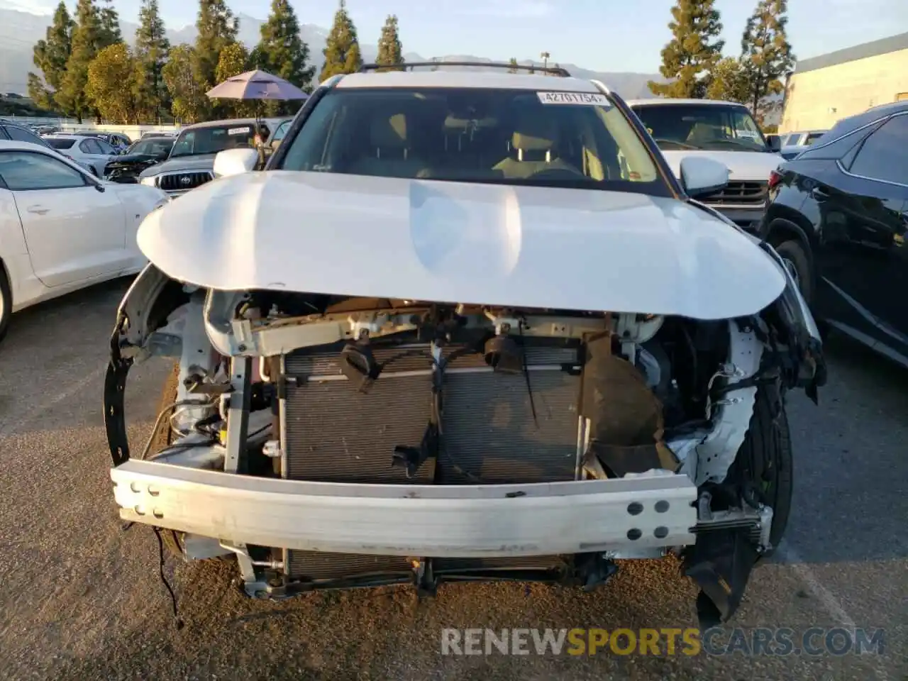 5 Photograph of a damaged car 5TDZZRAH1NS560121 TOYOTA HIGHLANDER 2022