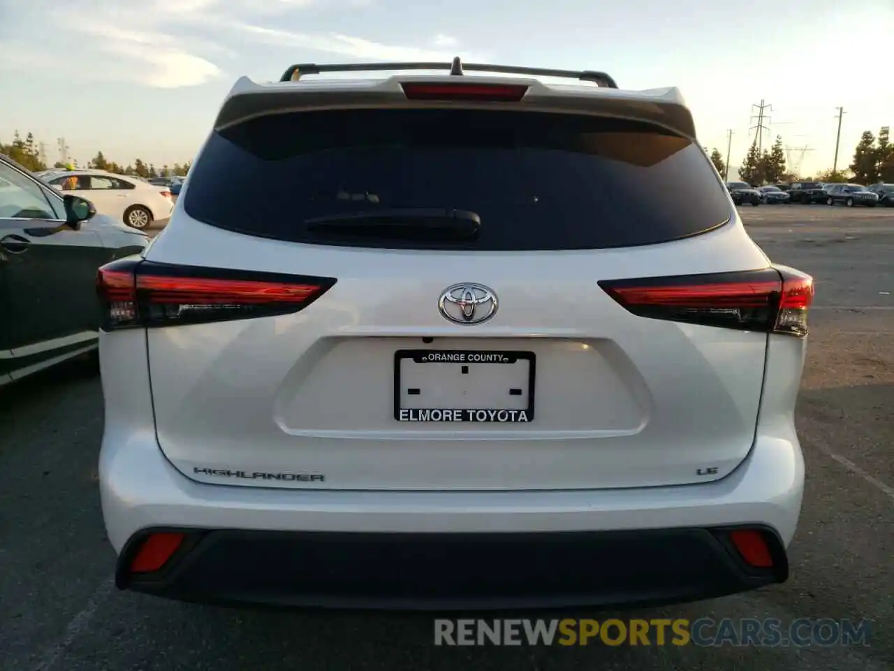 6 Photograph of a damaged car 5TDZZRAH1NS560121 TOYOTA HIGHLANDER 2022