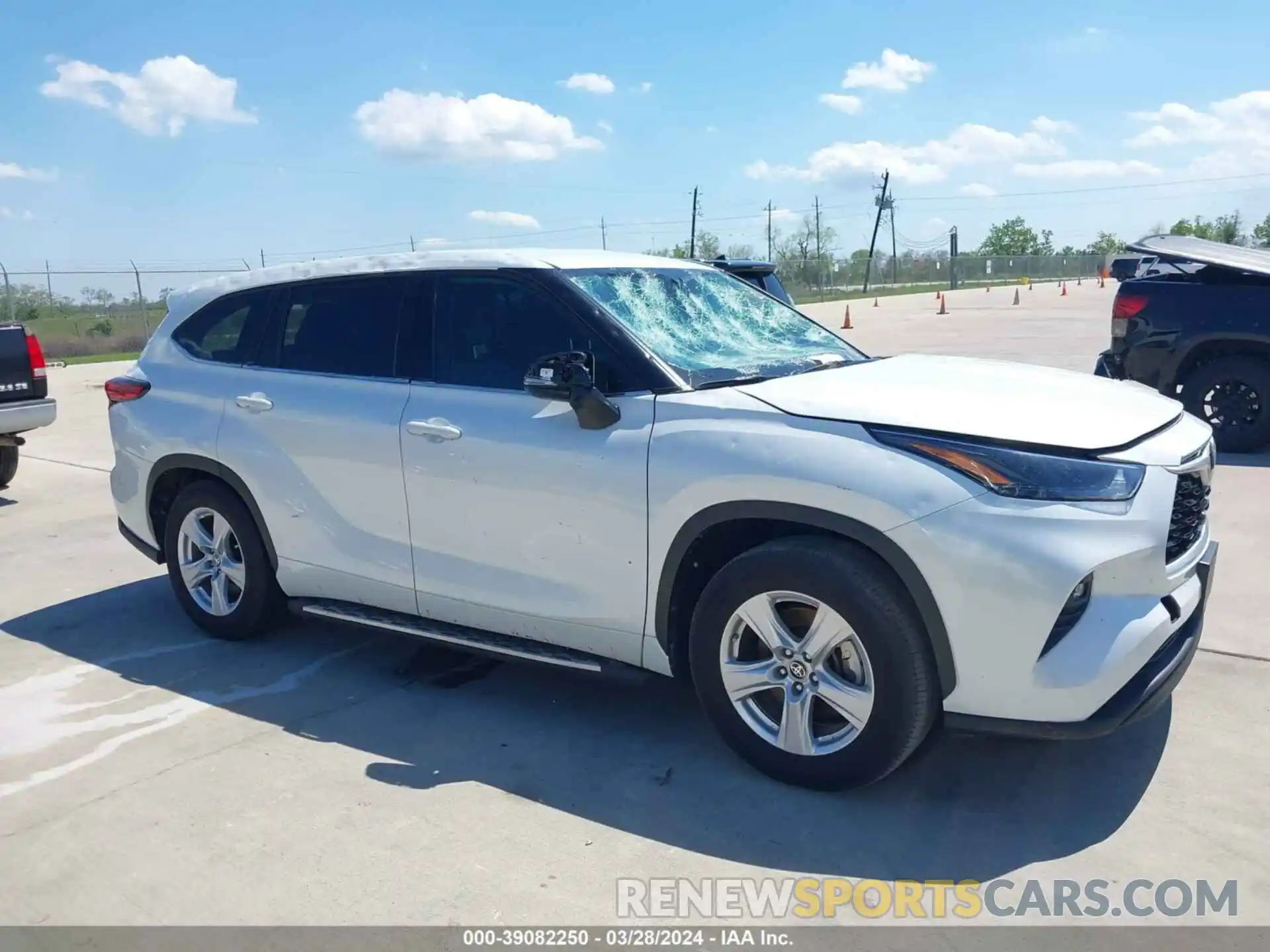 12 Photograph of a damaged car 5TDZZRAH2NS098488 TOYOTA HIGHLANDER 2022