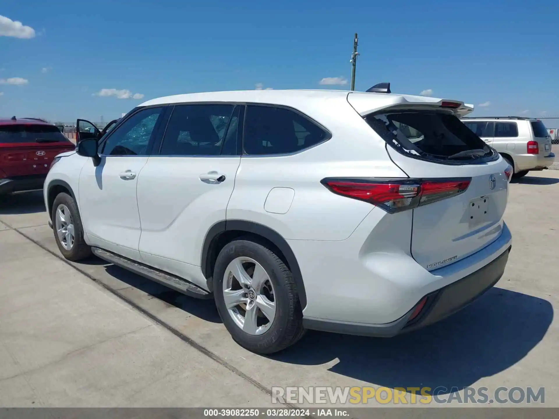 3 Photograph of a damaged car 5TDZZRAH2NS098488 TOYOTA HIGHLANDER 2022