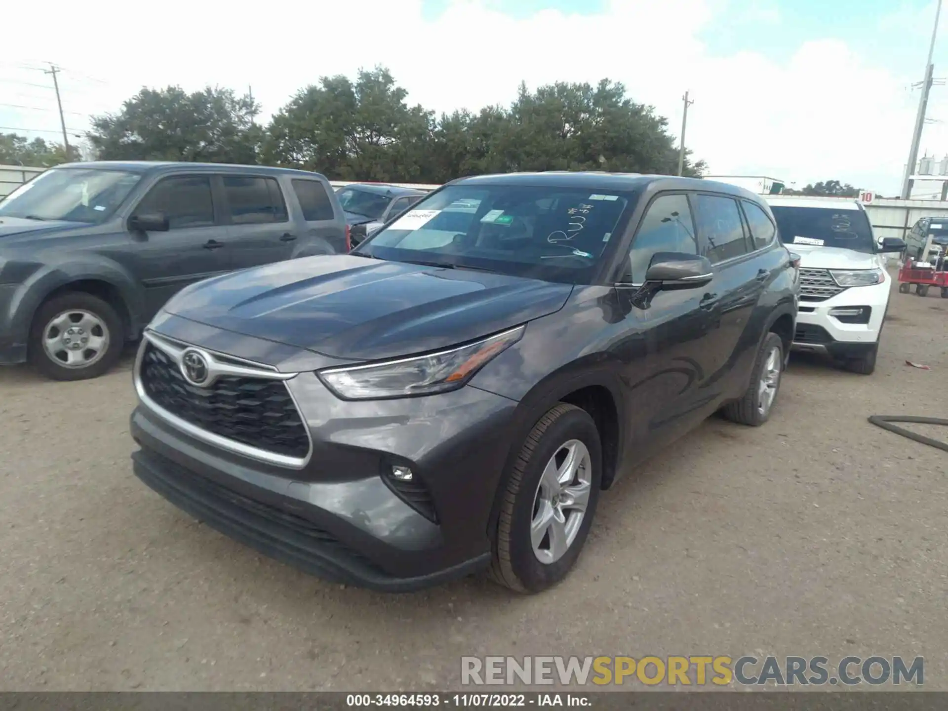 2 Photograph of a damaged car 5TDZZRAH2NS104659 TOYOTA HIGHLANDER 2022