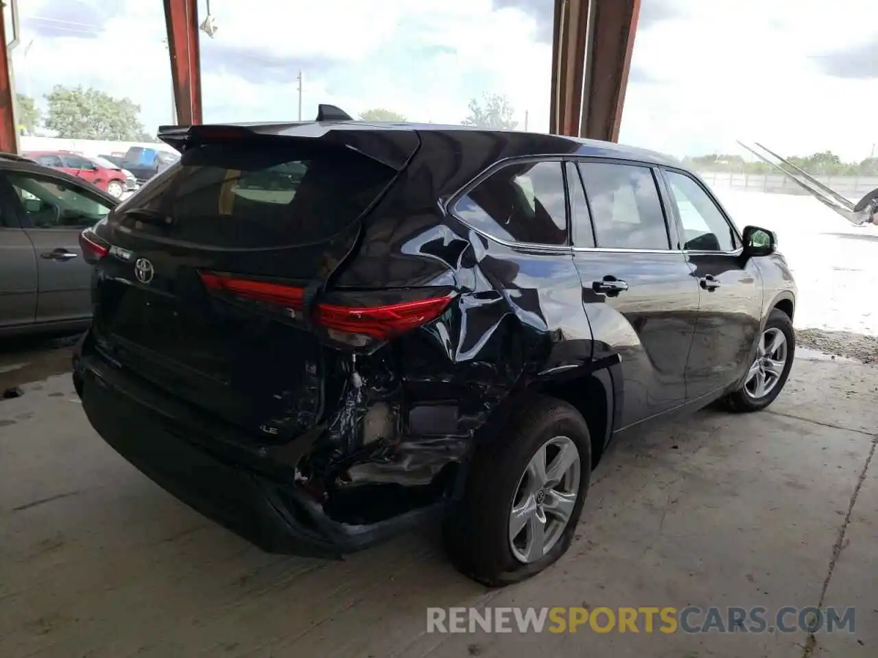 4 Photograph of a damaged car 5TDZZRAH2NS542632 TOYOTA HIGHLANDER 2022