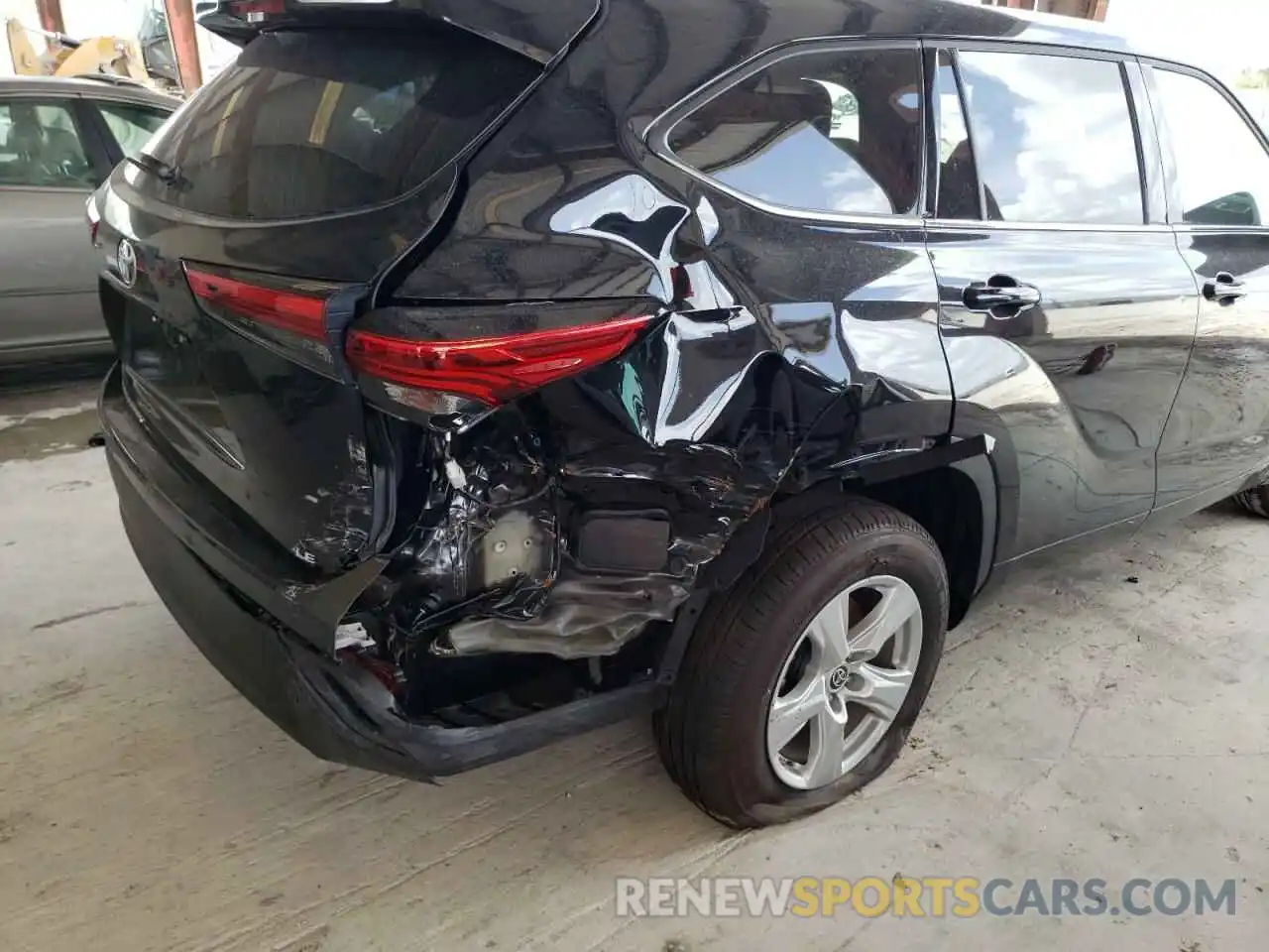 7 Photograph of a damaged car 5TDZZRAH2NS542632 TOYOTA HIGHLANDER 2022