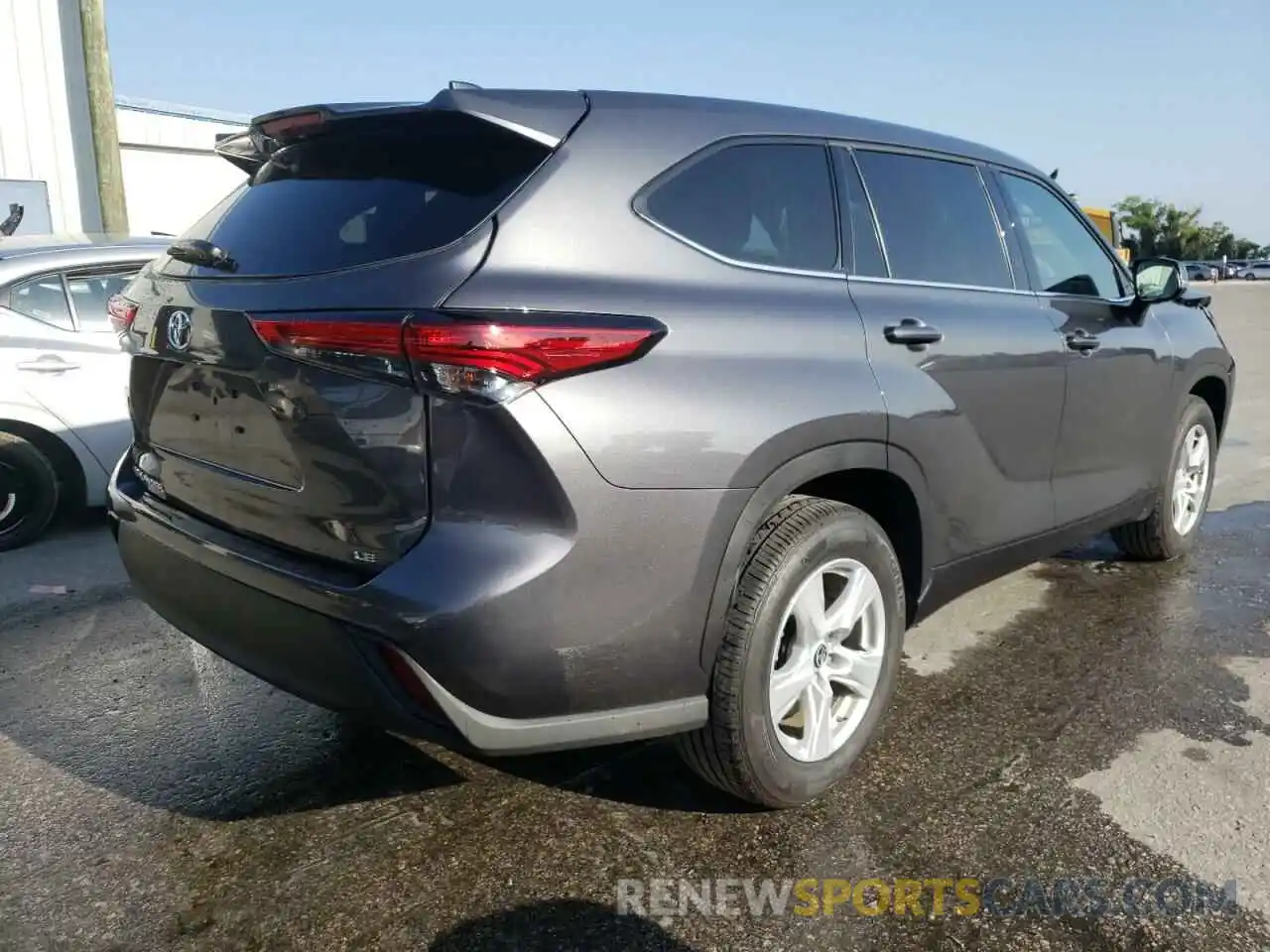 4 Photograph of a damaged car 5TDZZRAH2NS544087 TOYOTA HIGHLANDER 2022