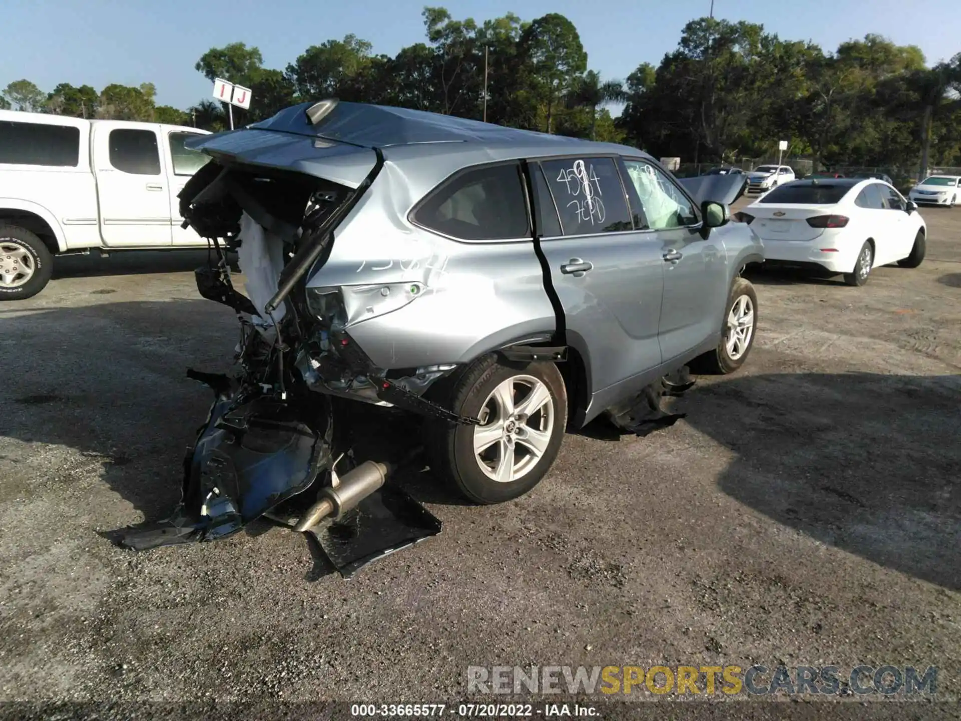 4 Photograph of a damaged car 5TDZZRAH3NS094594 TOYOTA HIGHLANDER 2022