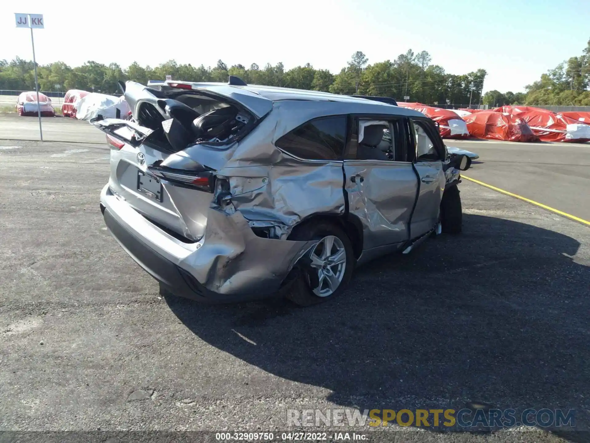 4 Photograph of a damaged car 5TDZZRAH3NS116030 TOYOTA HIGHLANDER 2022