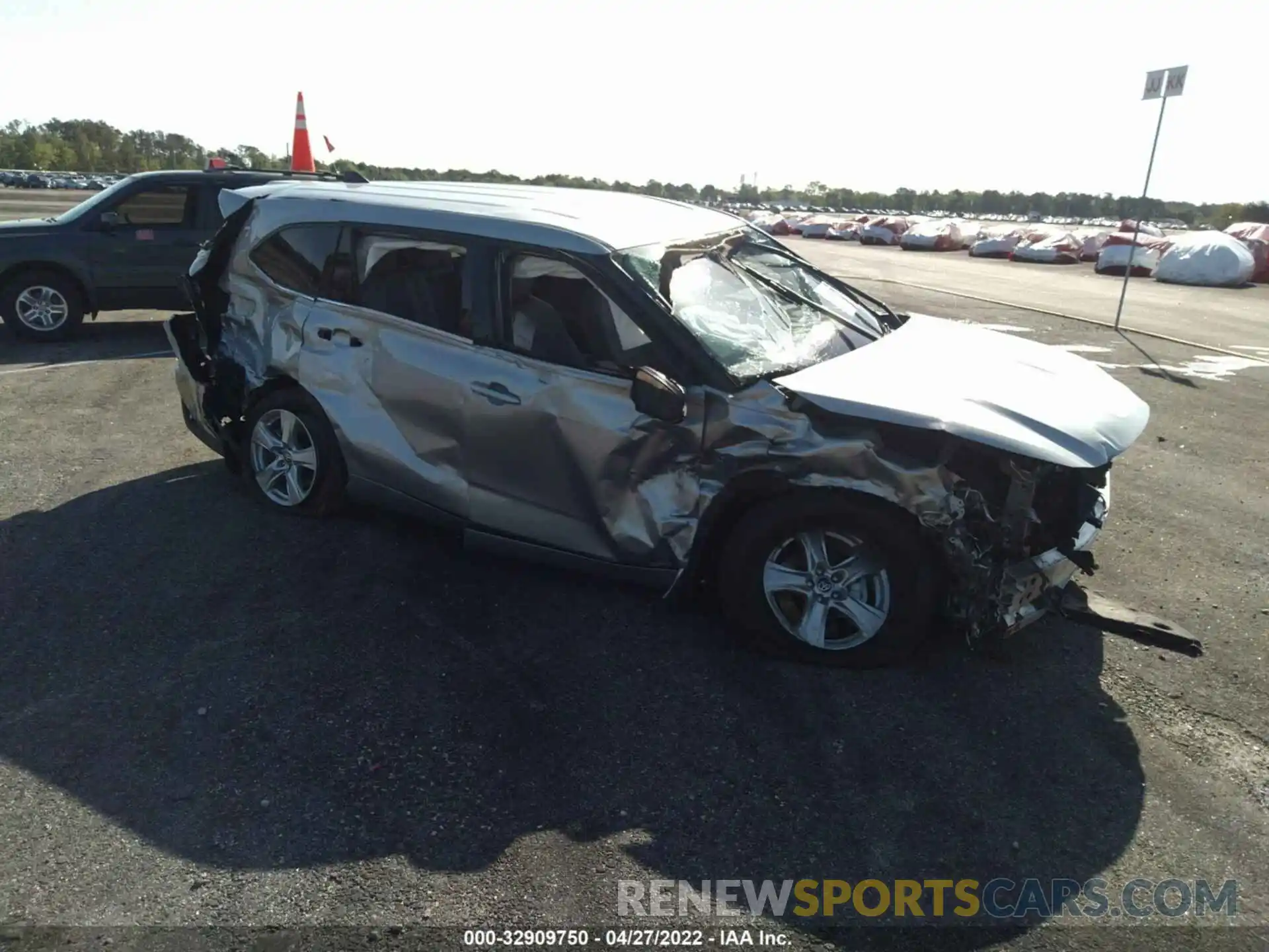 6 Photograph of a damaged car 5TDZZRAH3NS116030 TOYOTA HIGHLANDER 2022