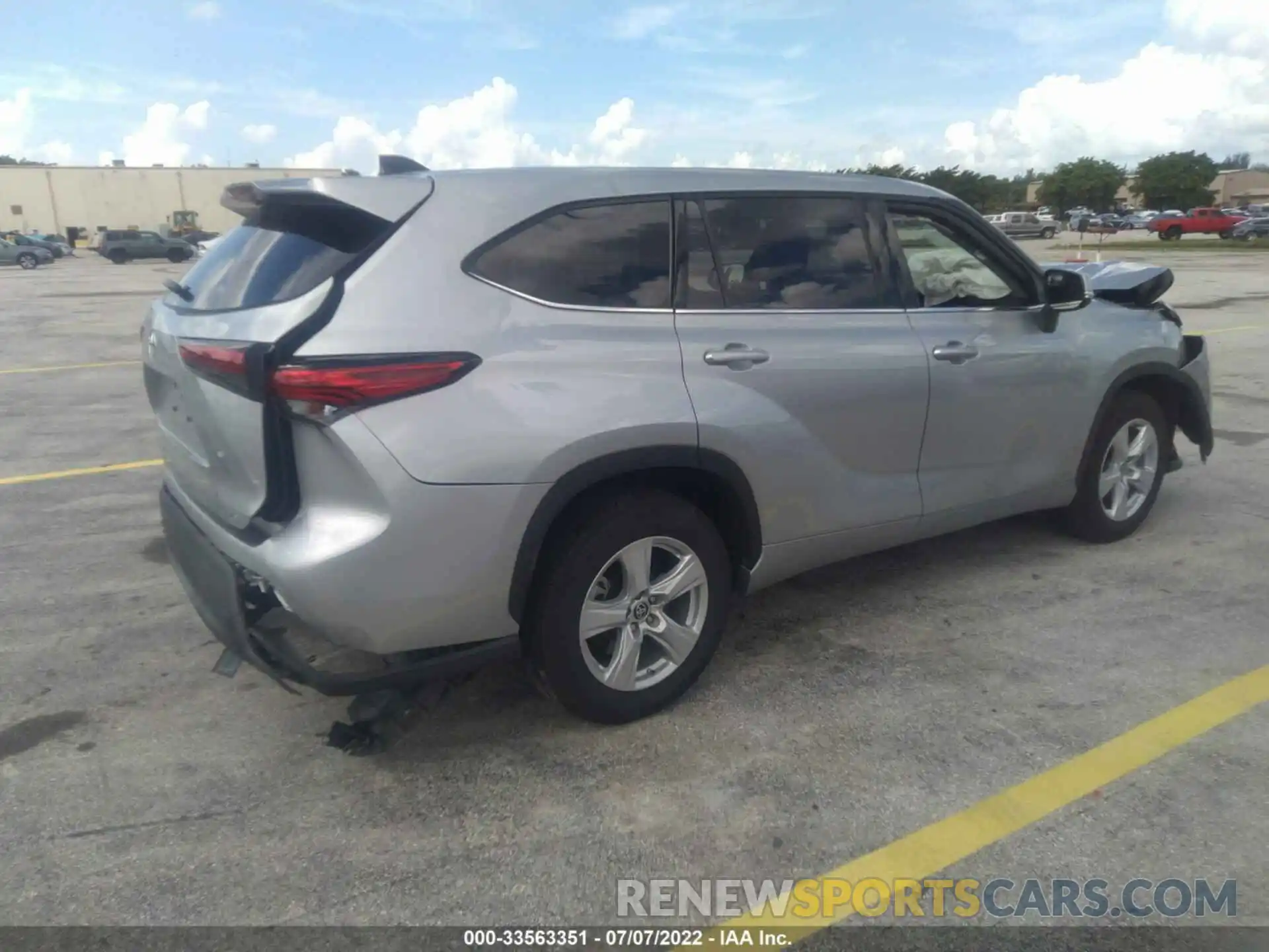 4 Photograph of a damaged car 5TDZZRAH4NS113685 TOYOTA HIGHLANDER 2022