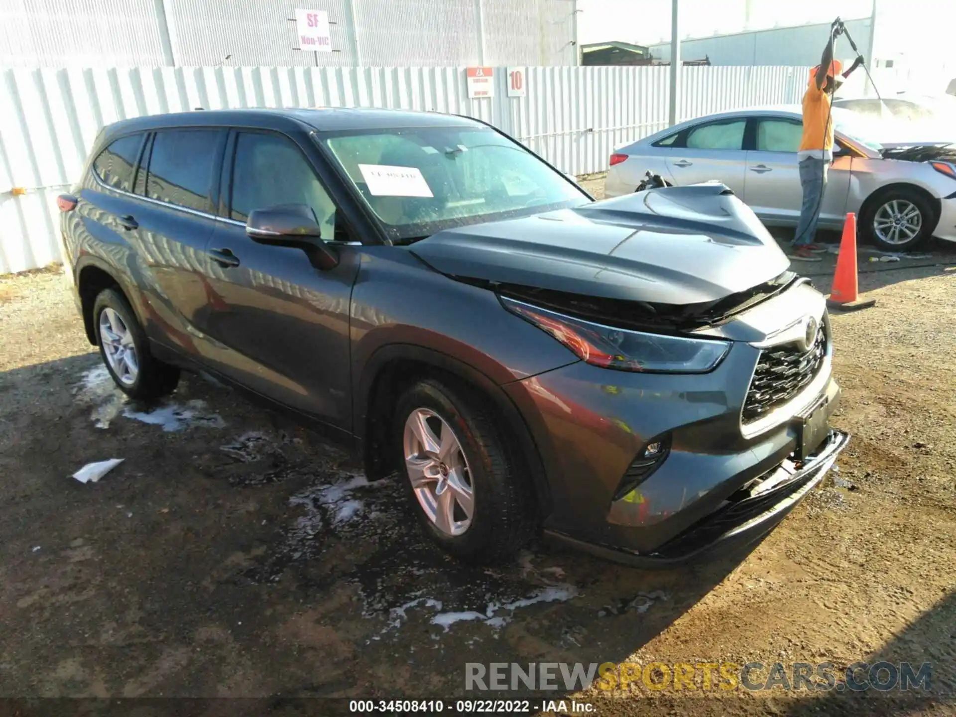 1 Photograph of a damaged car 5TDZZRAH4NS539294 TOYOTA HIGHLANDER 2022