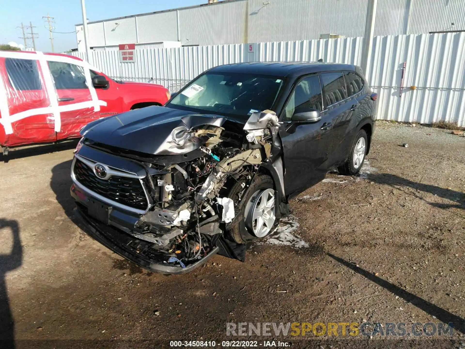 2 Photograph of a damaged car 5TDZZRAH4NS539294 TOYOTA HIGHLANDER 2022