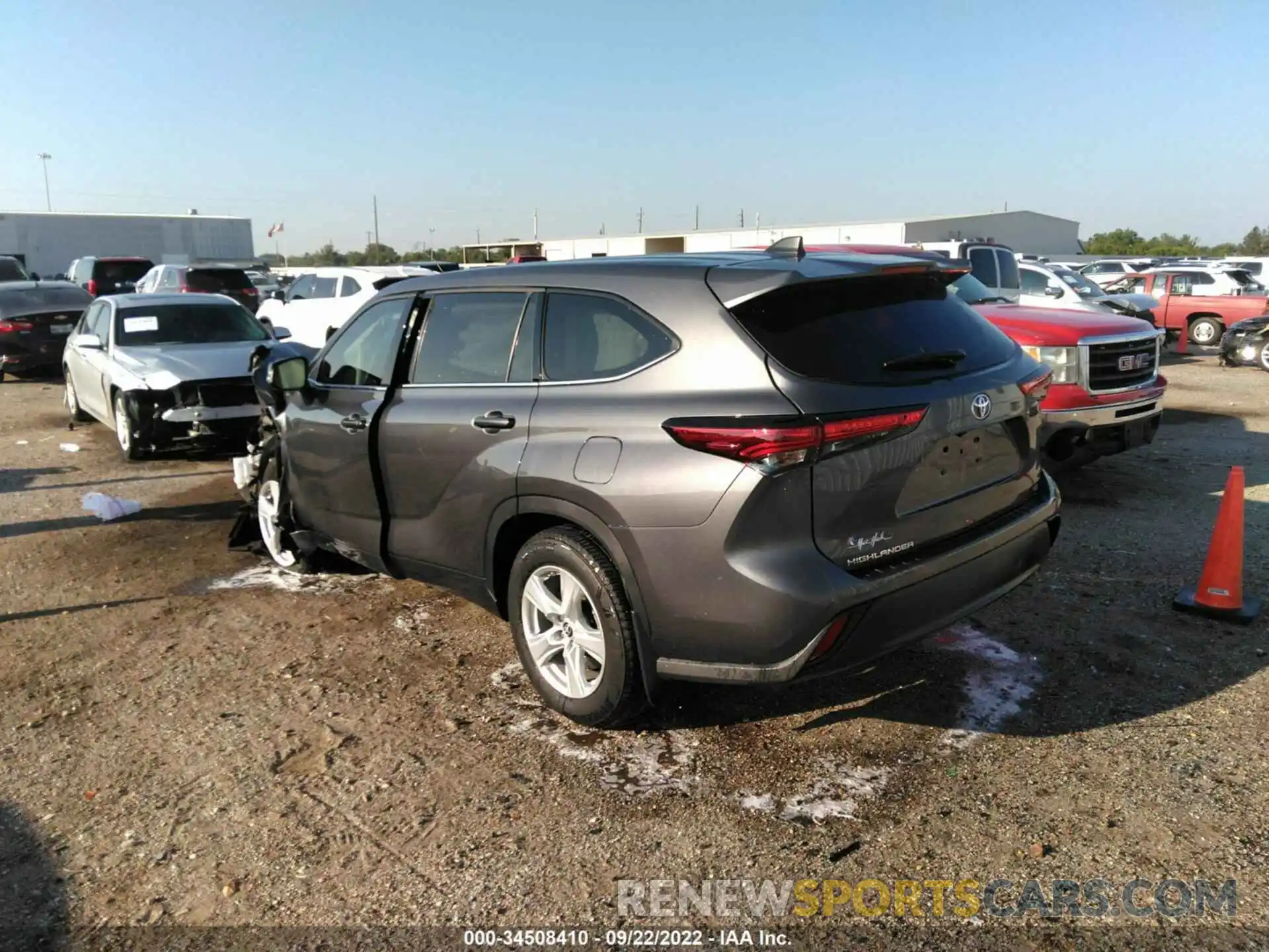 3 Photograph of a damaged car 5TDZZRAH4NS539294 TOYOTA HIGHLANDER 2022