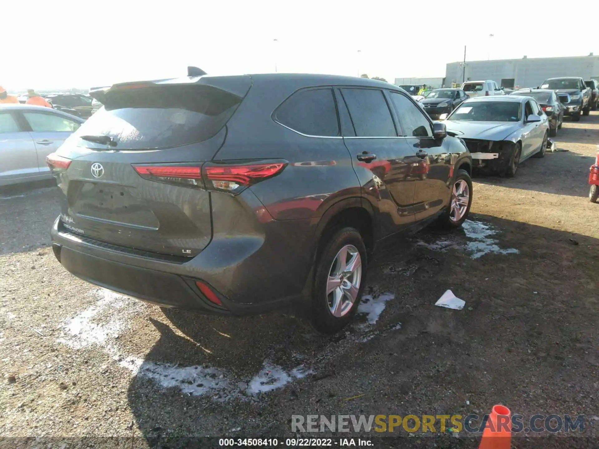 4 Photograph of a damaged car 5TDZZRAH4NS539294 TOYOTA HIGHLANDER 2022