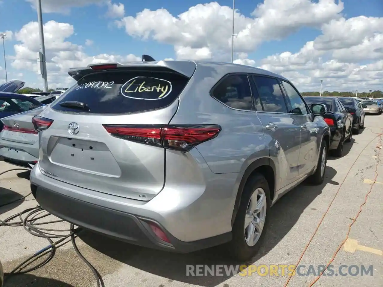 4 Photograph of a damaged car 5TDZZRAH7NS110537 TOYOTA HIGHLANDER 2022