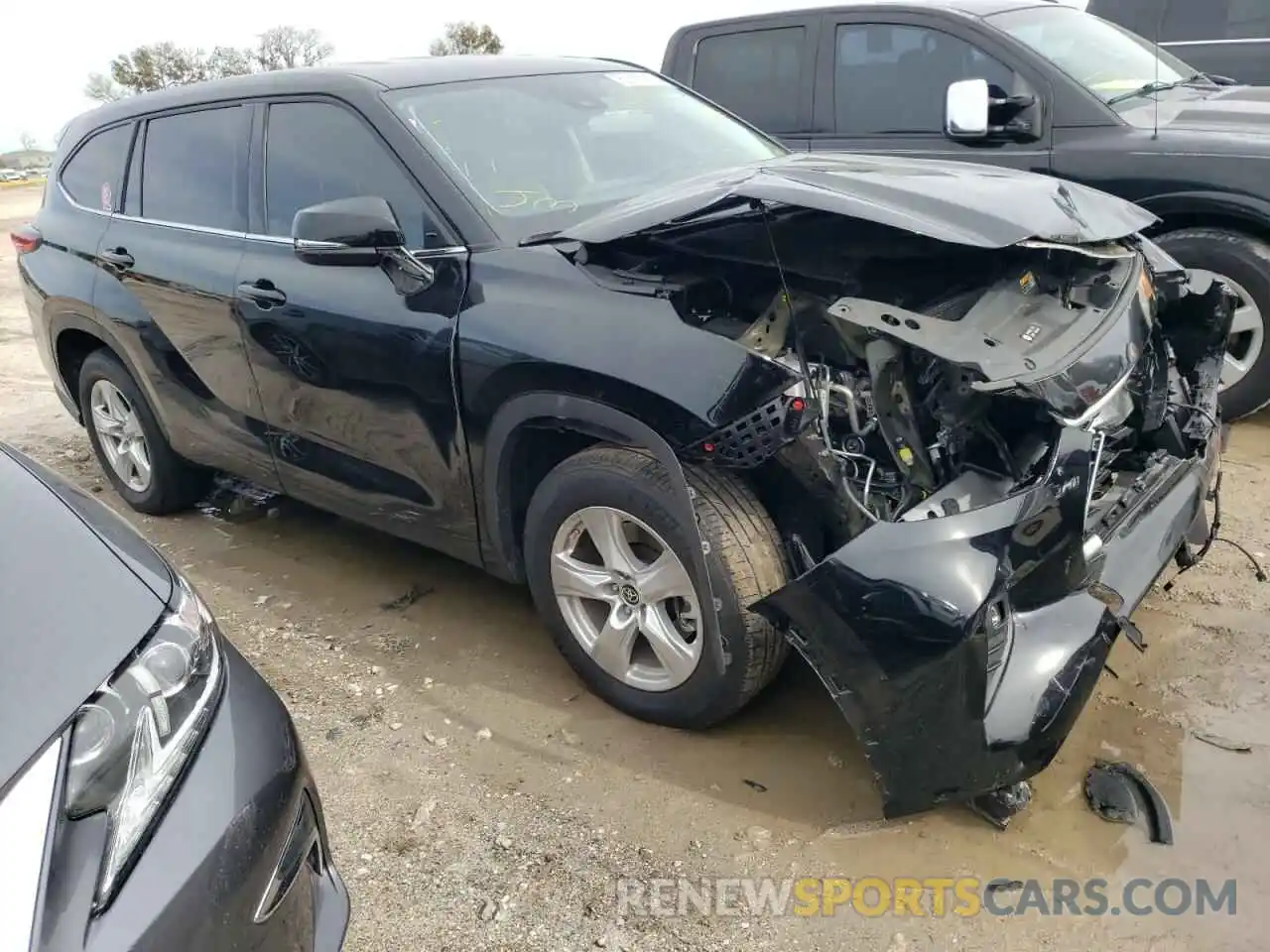 4 Photograph of a damaged car 5TDZZRAH7NS554954 TOYOTA HIGHLANDER 2022