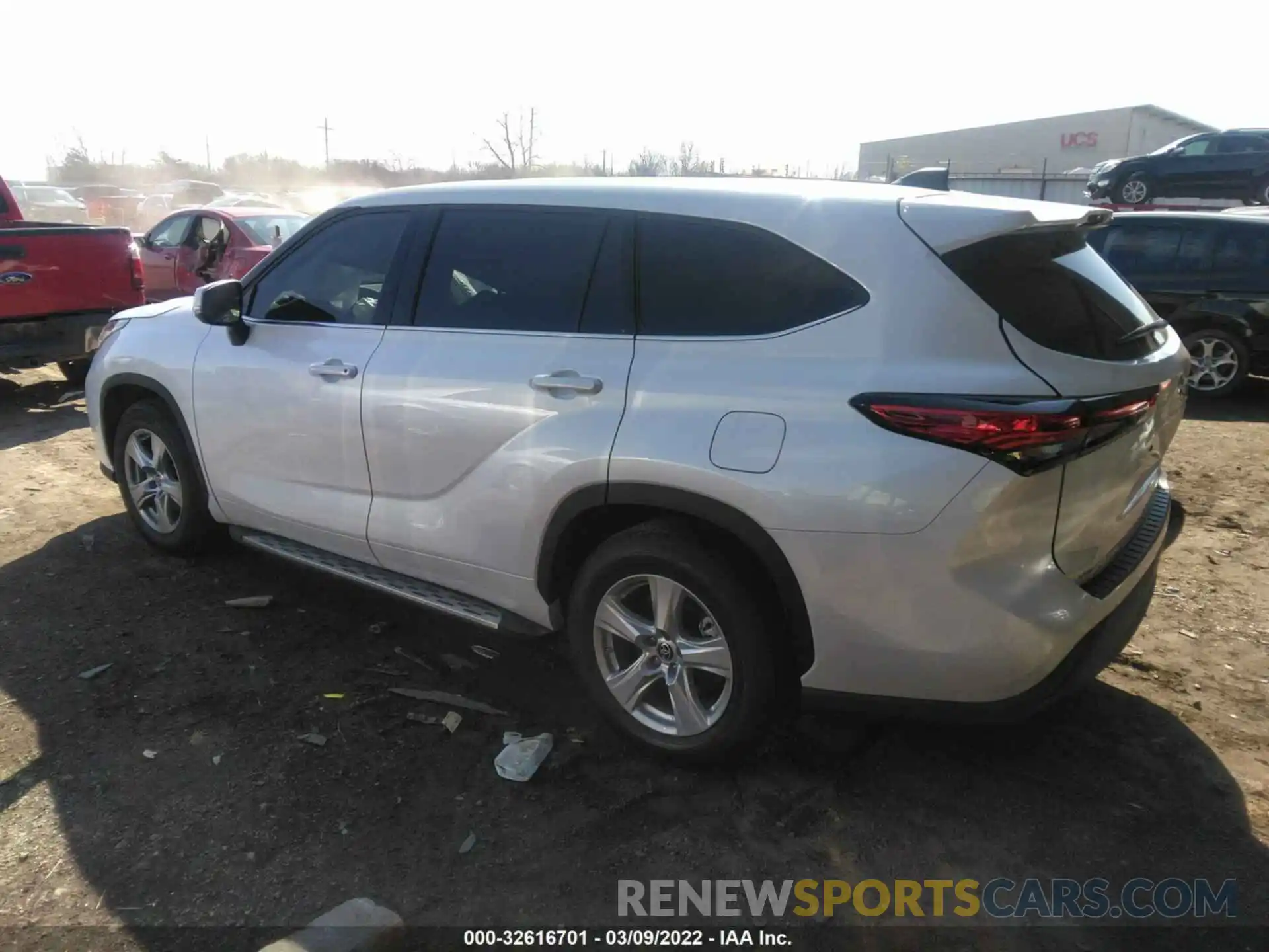 3 Photograph of a damaged car 5TDZZRAH9NS105971 TOYOTA HIGHLANDER 2022