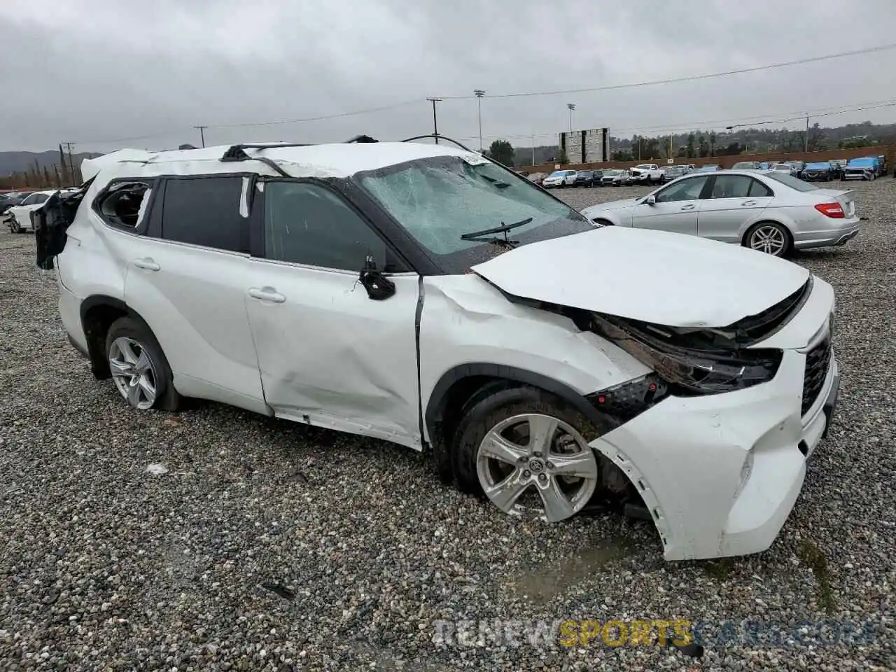 4 Photograph of a damaged car 5TDZZRAH9NS130336 TOYOTA HIGHLANDER 2022