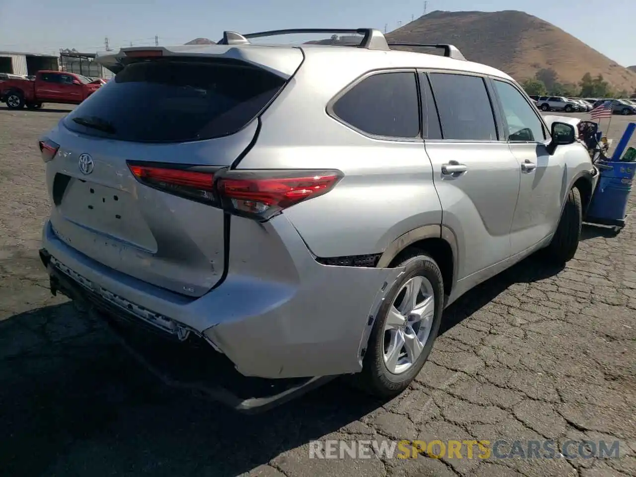 4 Photograph of a damaged car 5TDZZRAHXNS106904 TOYOTA HIGHLANDER 2022