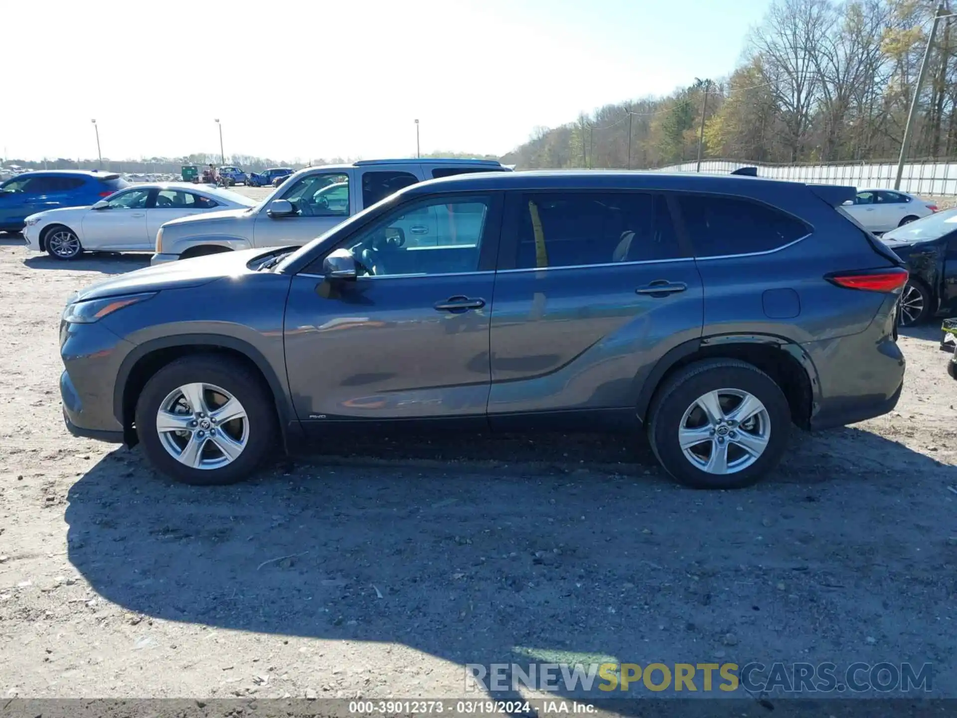 15 Photograph of a damaged car 5TDBBRCH0PS118355 TOYOTA HIGHLANDER 2023