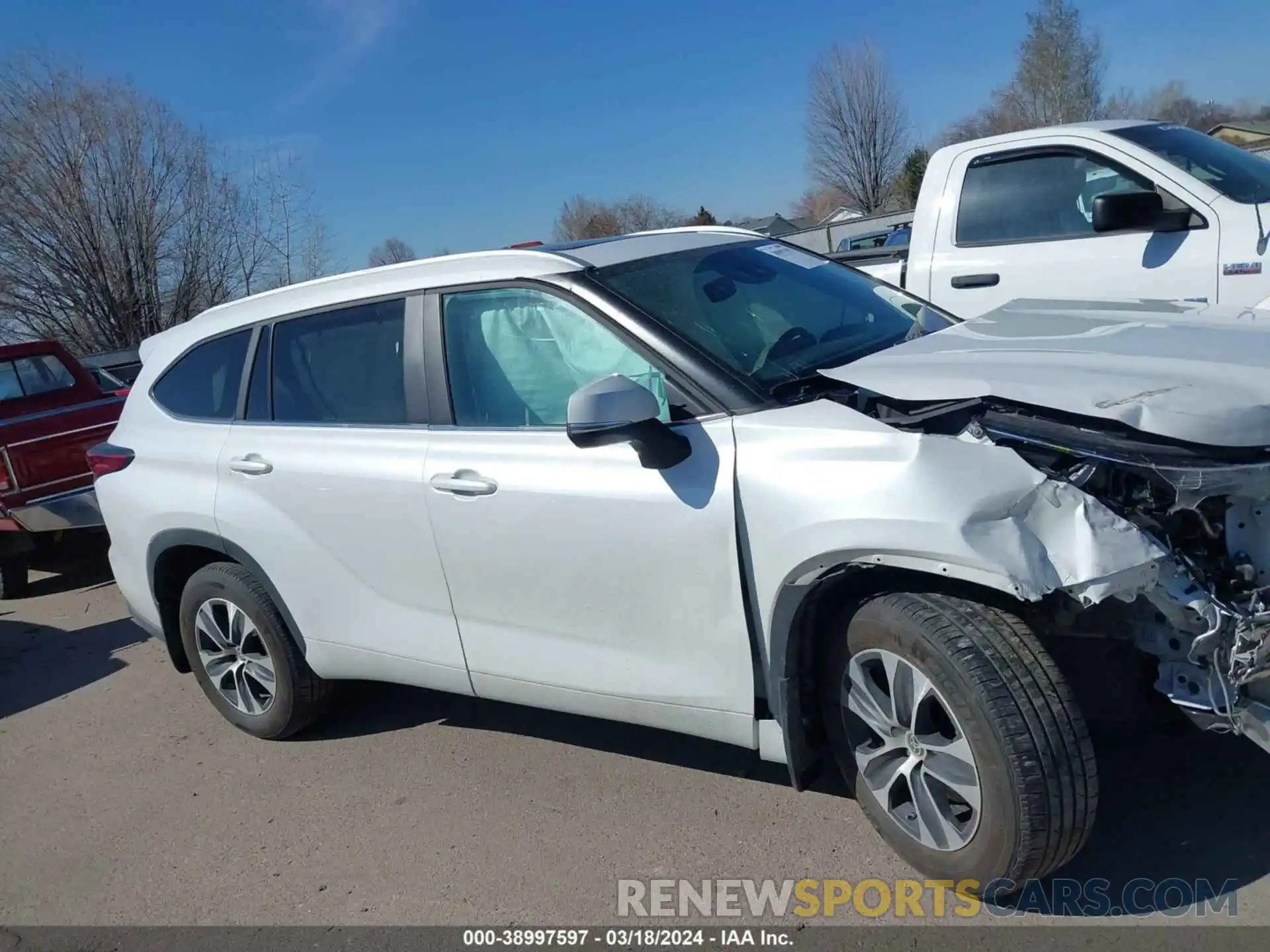 13 Photograph of a damaged car 5TDKDRAH0PS027566 TOYOTA HIGHLANDER 2023