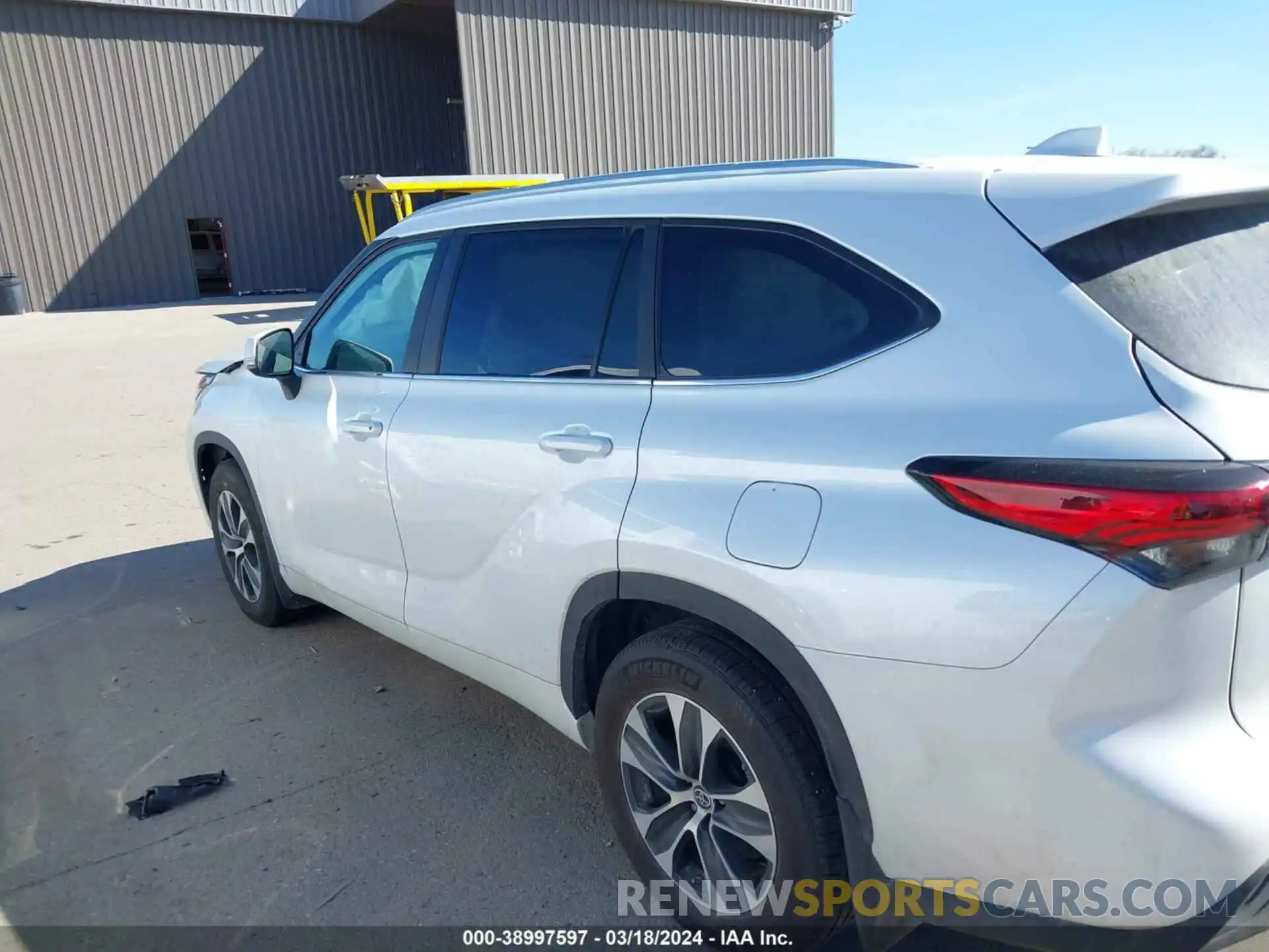 14 Photograph of a damaged car 5TDKDRAH0PS027566 TOYOTA HIGHLANDER 2023