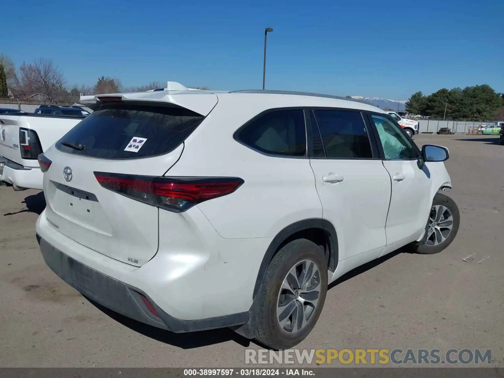 4 Photograph of a damaged car 5TDKDRAH0PS027566 TOYOTA HIGHLANDER 2023