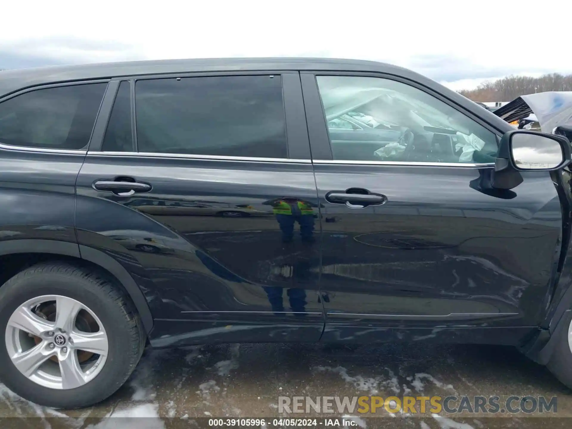 13 Photograph of a damaged car 5TDKDRAH5PS012433 TOYOTA HIGHLANDER 2023