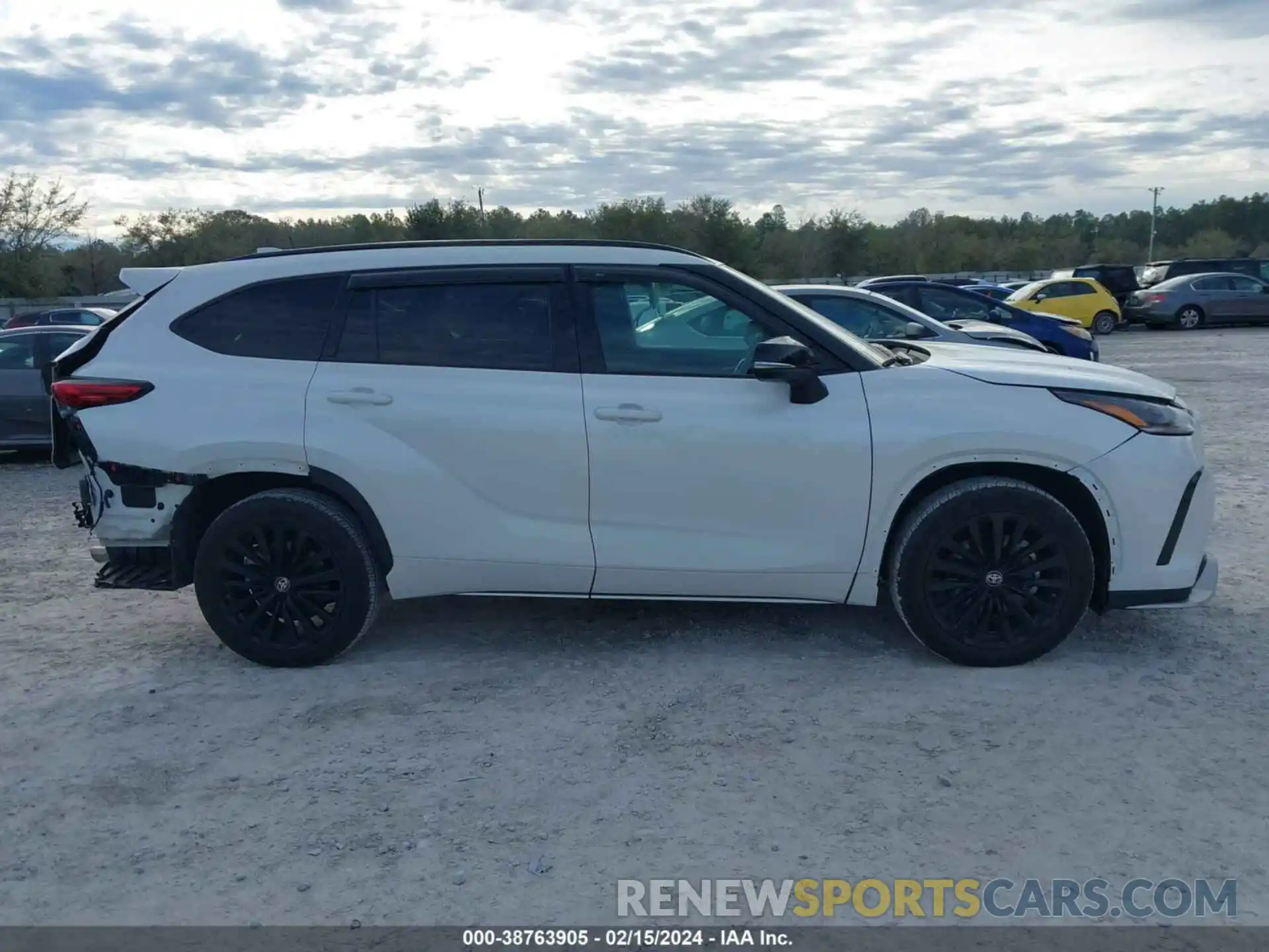 14 Photograph of a damaged car 5TDKDRAH9PS023175 TOYOTA HIGHLANDER 2023