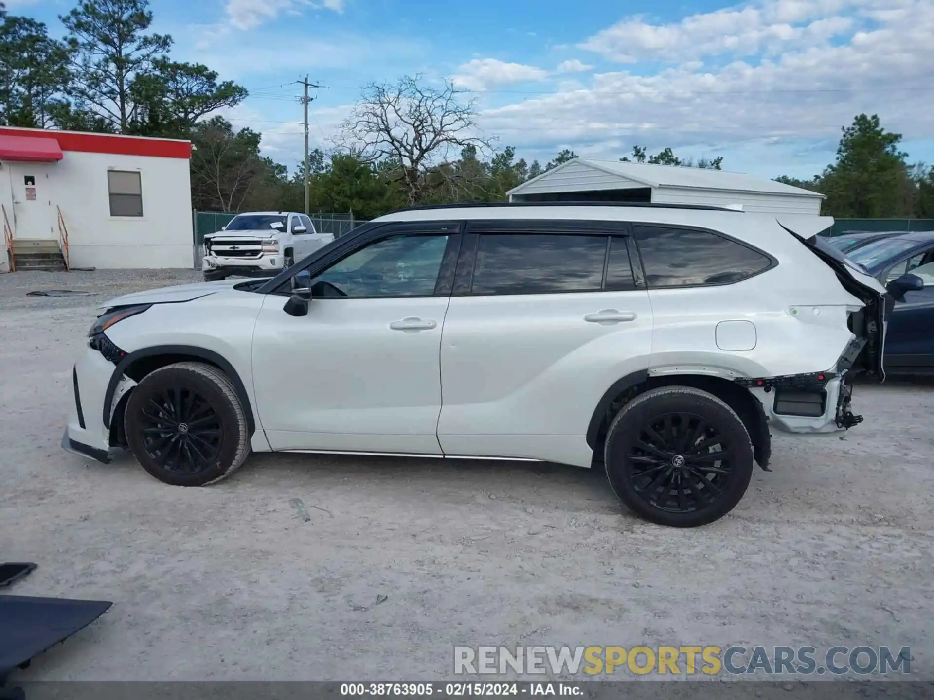 15 Photograph of a damaged car 5TDKDRAH9PS023175 TOYOTA HIGHLANDER 2023