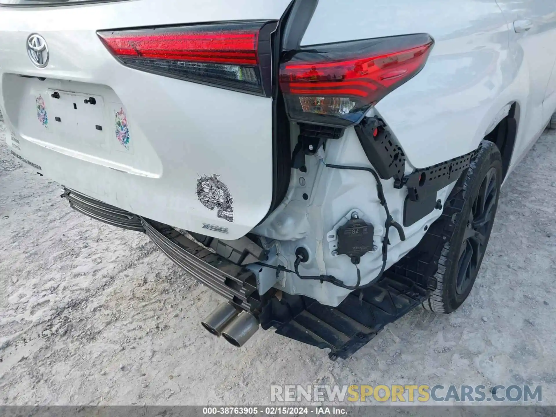 19 Photograph of a damaged car 5TDKDRAH9PS023175 TOYOTA HIGHLANDER 2023