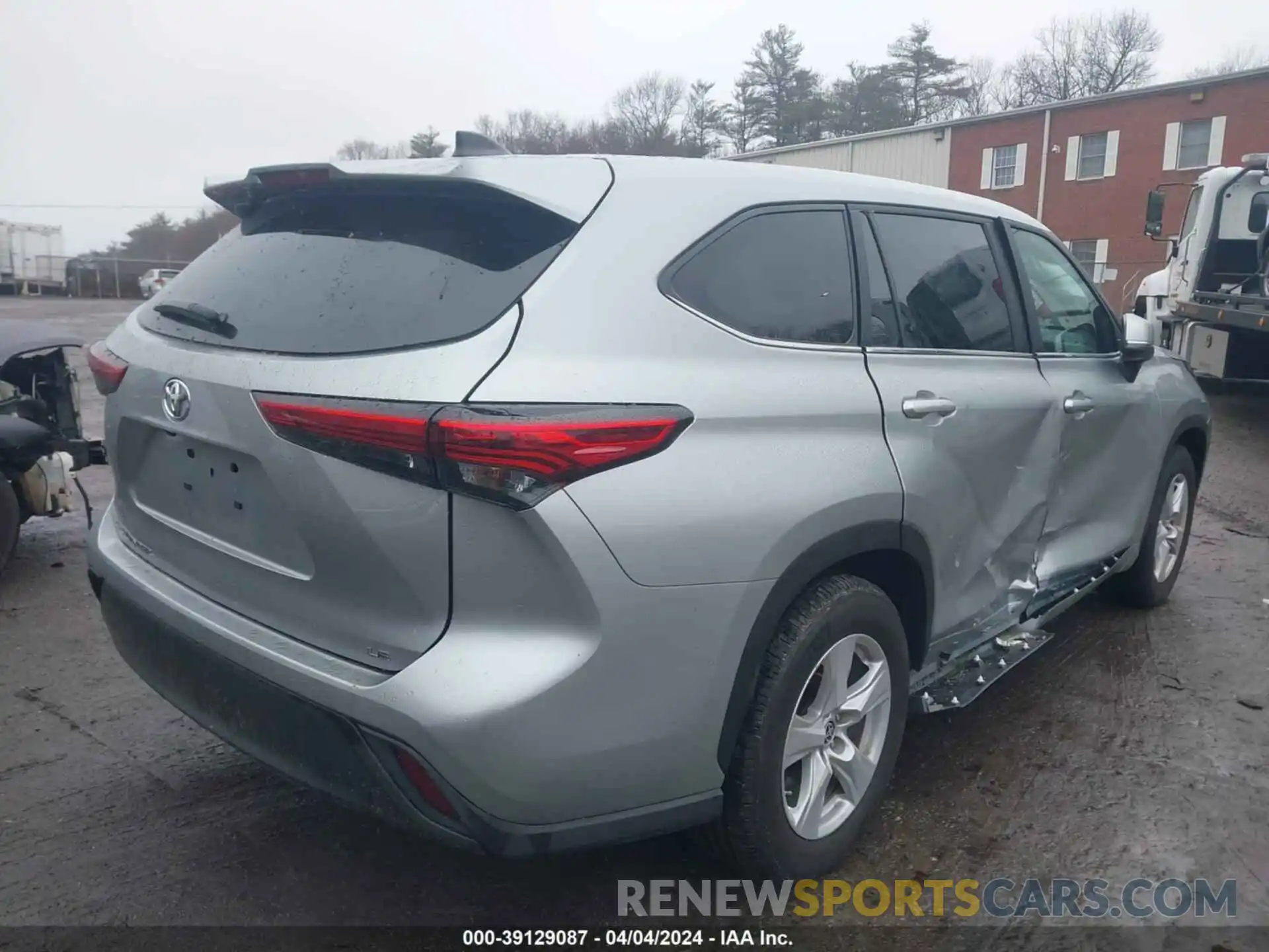 4 Photograph of a damaged car 5TDKDRAHXPS046173 TOYOTA HIGHLANDER 2023