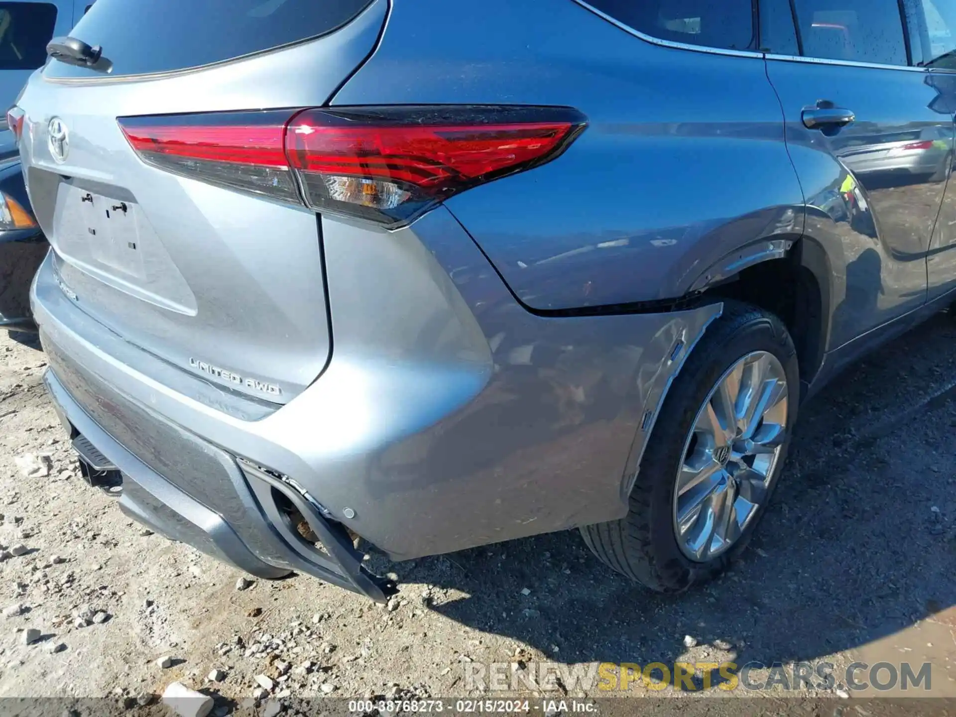 17 Photograph of a damaged car 5TDKDRBH8PS004177 TOYOTA HIGHLANDER 2023