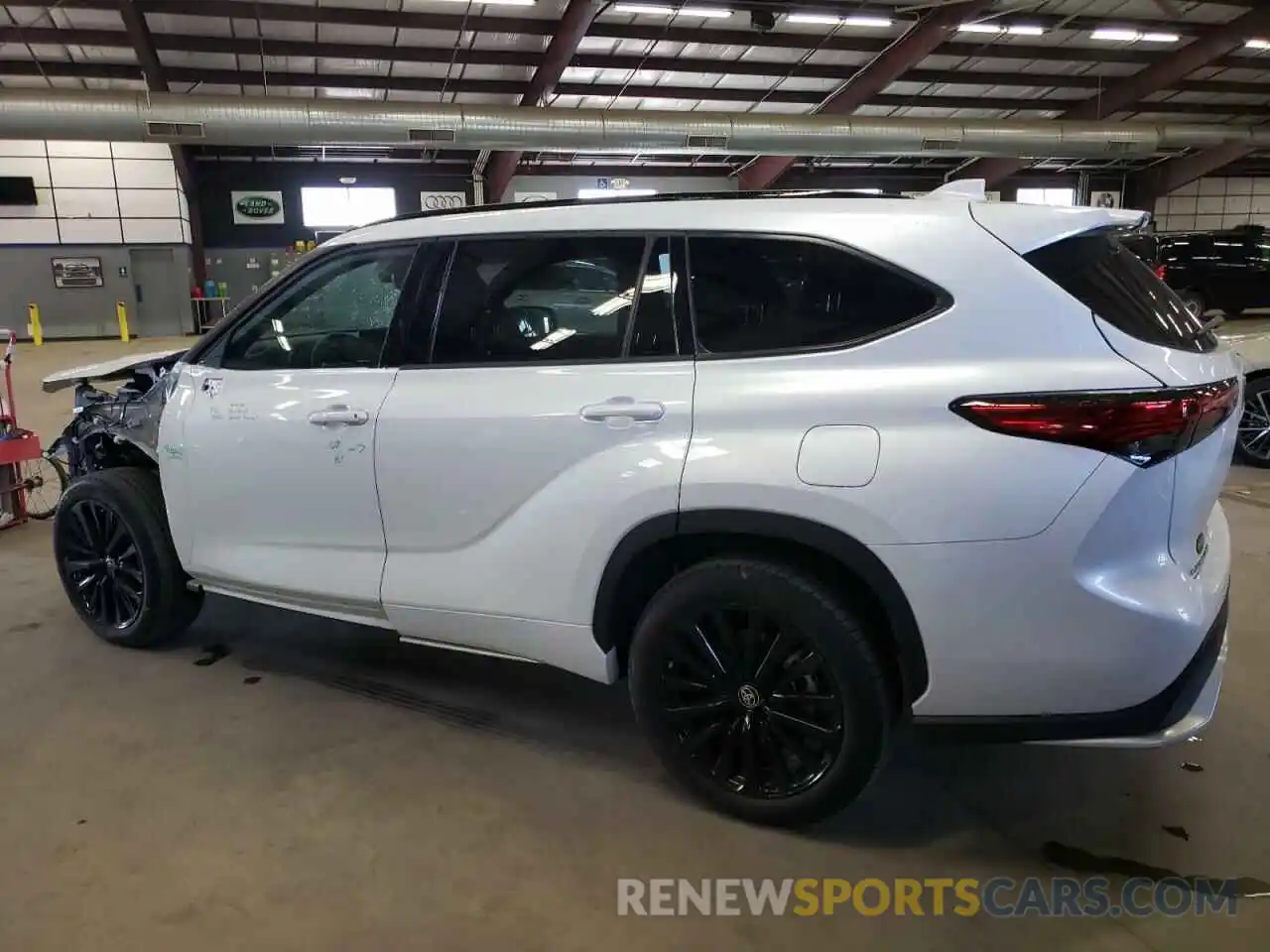 2 Photograph of a damaged car 5TDKDRBHXPS021918 TOYOTA HIGHLANDER 2023