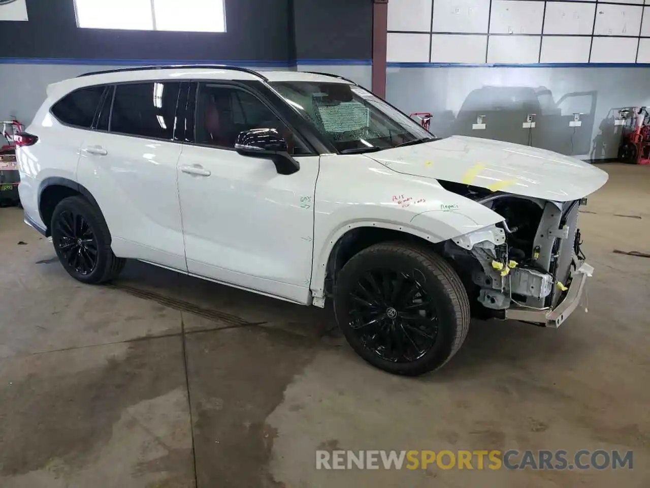 4 Photograph of a damaged car 5TDKDRBHXPS021918 TOYOTA HIGHLANDER 2023