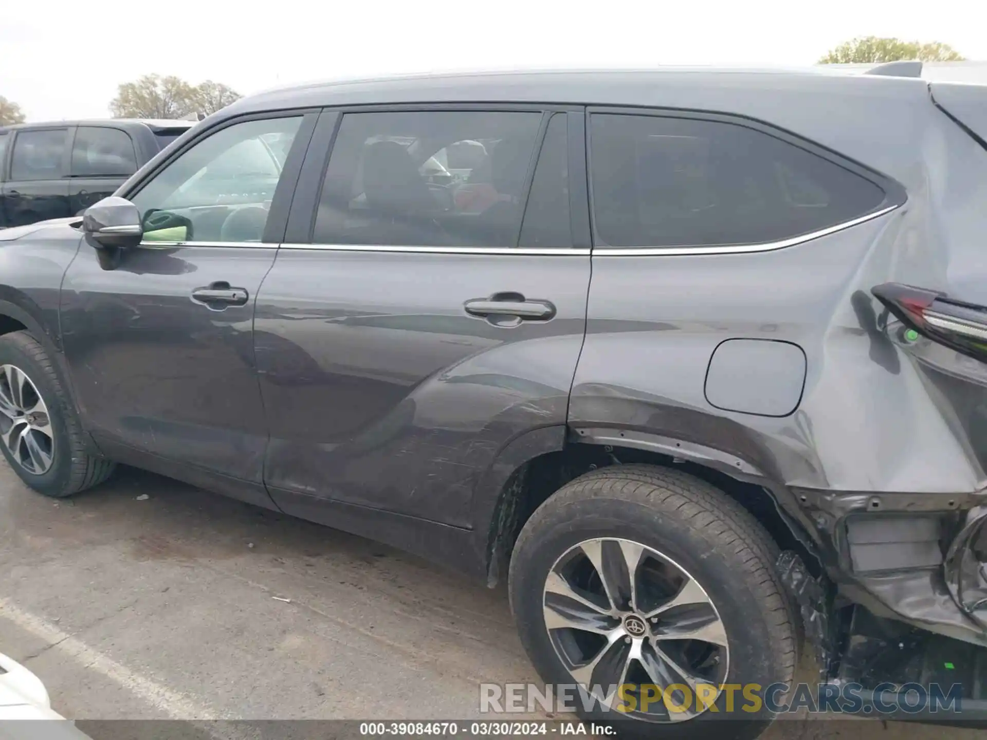 14 Photograph of a damaged car 5TDKDRAH0RS530999 TOYOTA HIGHLANDER 2024