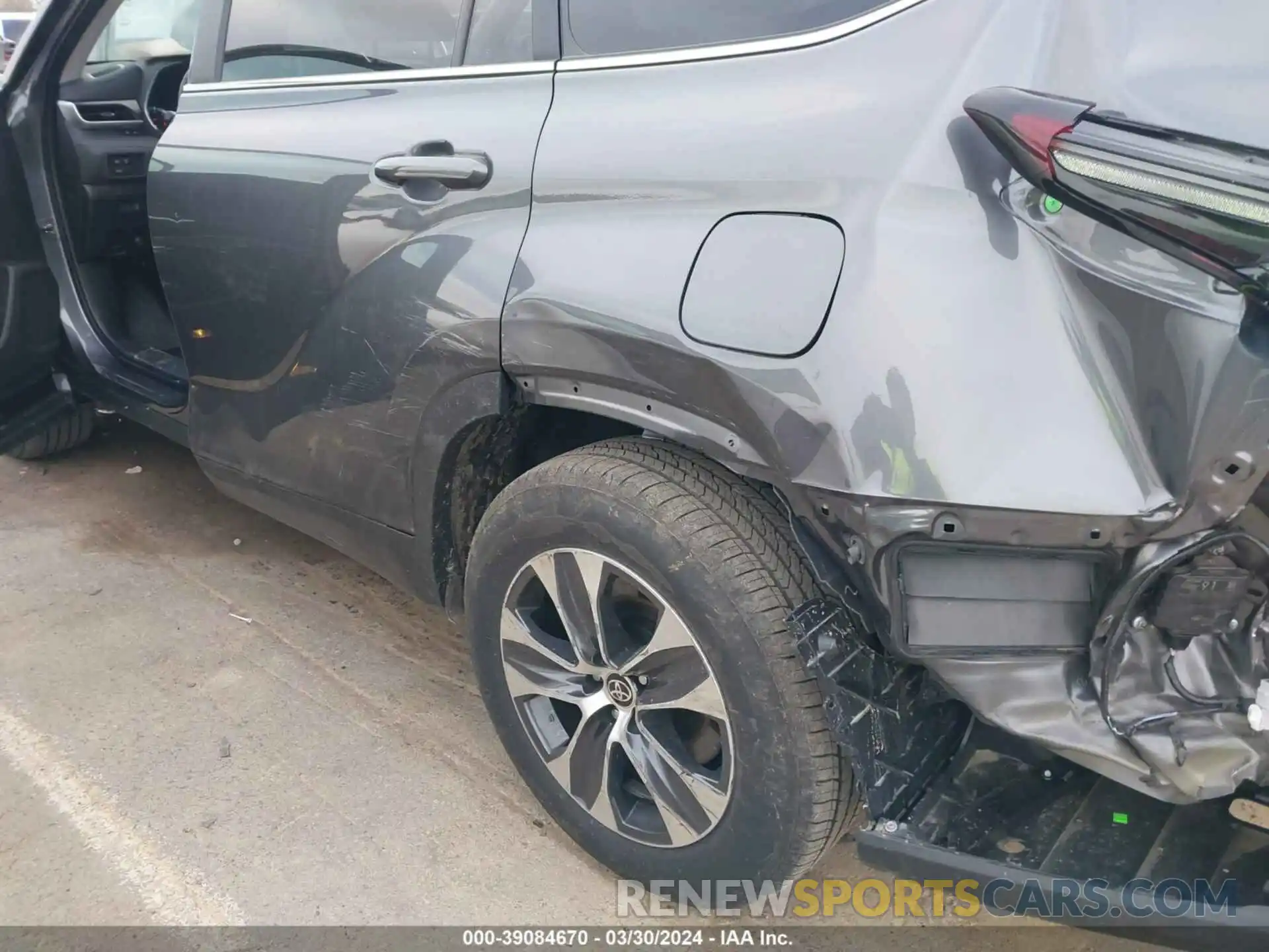 17 Photograph of a damaged car 5TDKDRAH0RS530999 TOYOTA HIGHLANDER 2024