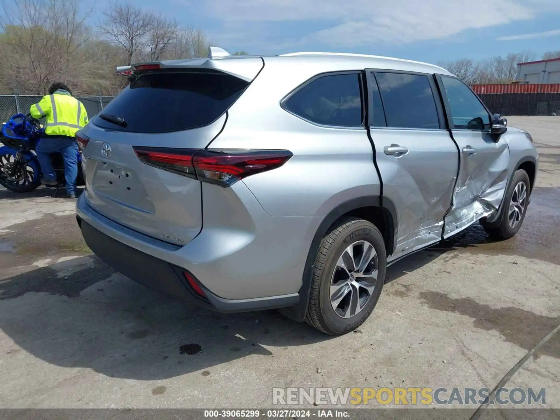 4 Photograph of a damaged car 5TDKDRBH6RS530374 TOYOTA HIGHLANDER 2024