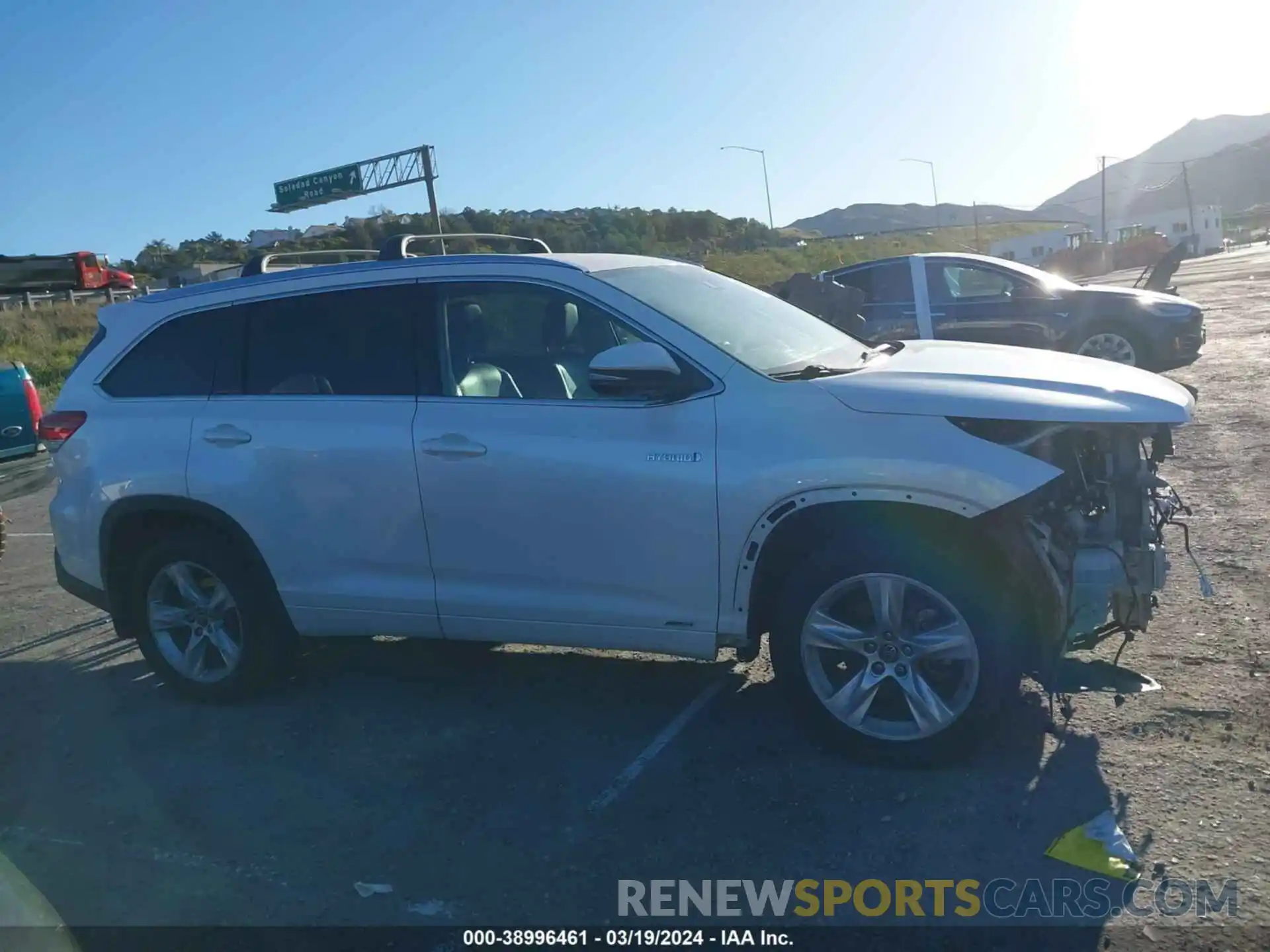 14 Photograph of a damaged car 5TDDGRFH0KS054896 TOYOTA HIGHLANDER HYBRID 2019