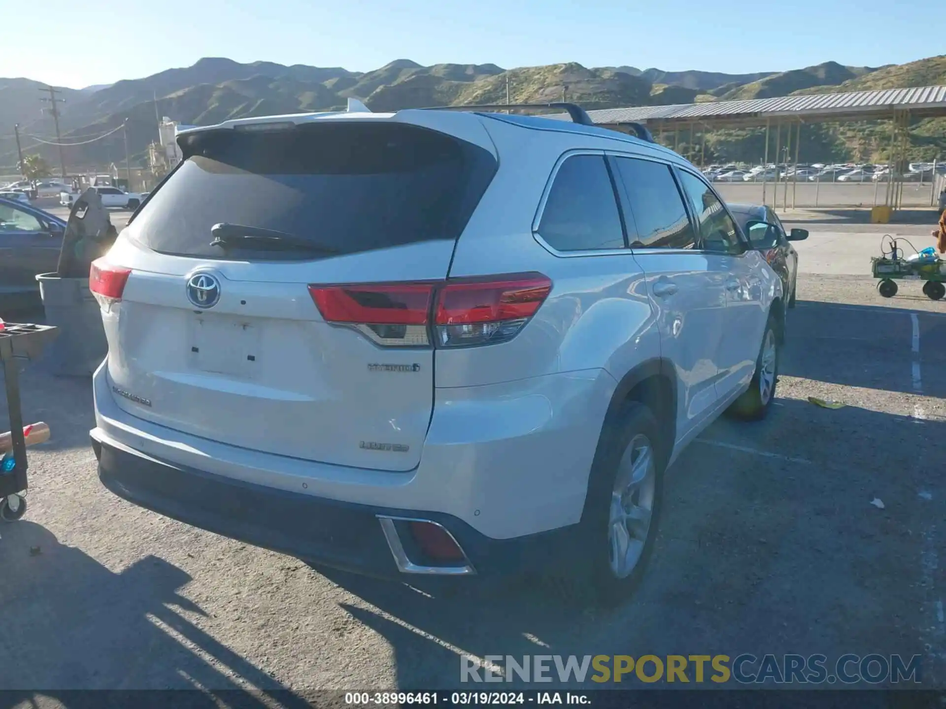 4 Photograph of a damaged car 5TDDGRFH0KS054896 TOYOTA HIGHLANDER HYBRID 2019