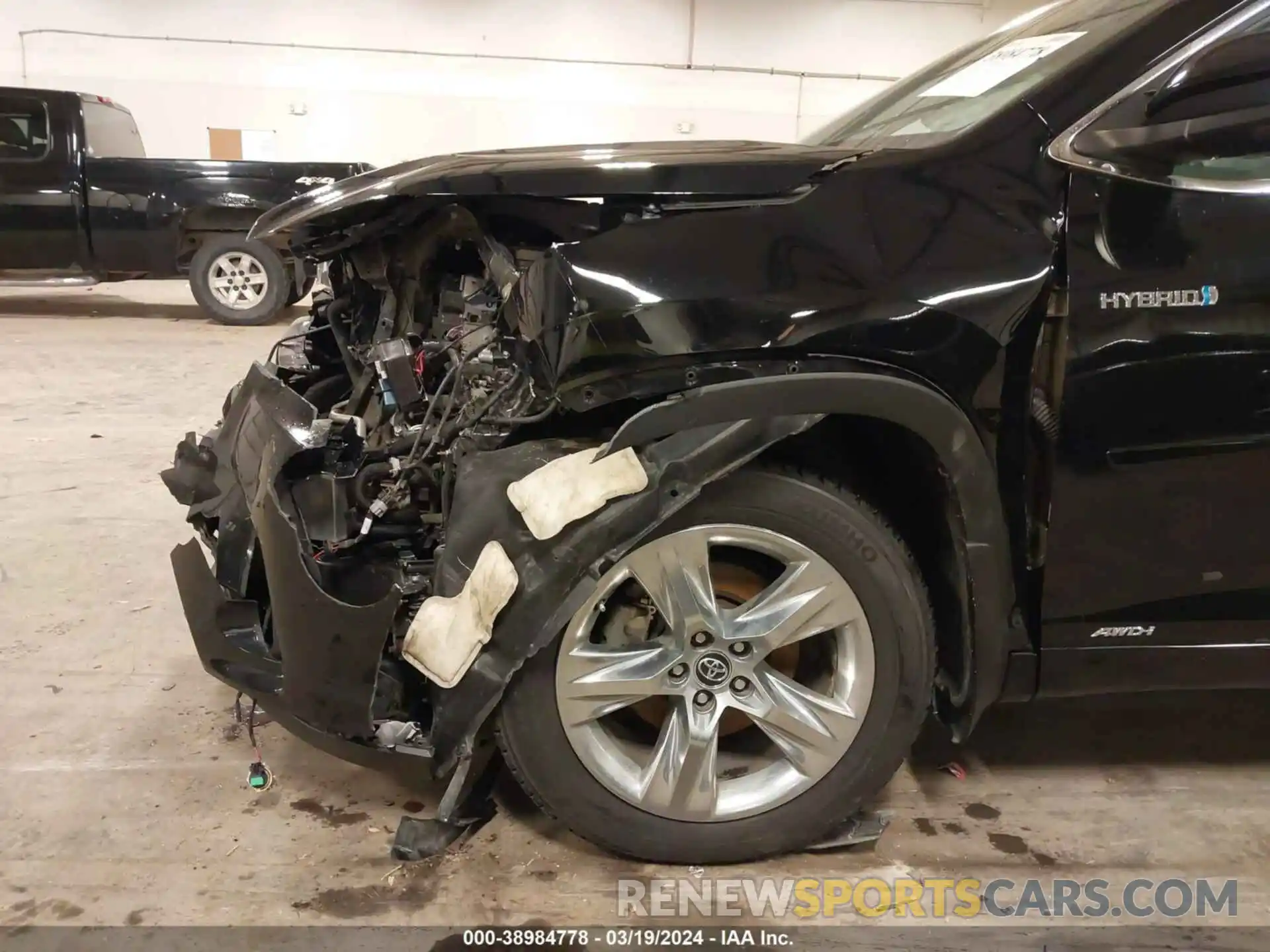 18 Photograph of a damaged car 5TDDGRFH5KS068129 TOYOTA HIGHLANDER HYBRID 2019