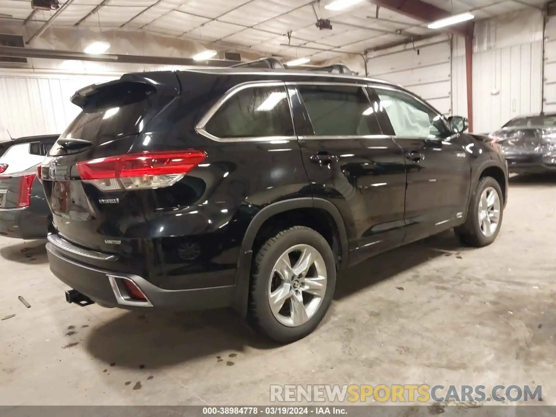 4 Photograph of a damaged car 5TDDGRFH5KS068129 TOYOTA HIGHLANDER HYBRID 2019